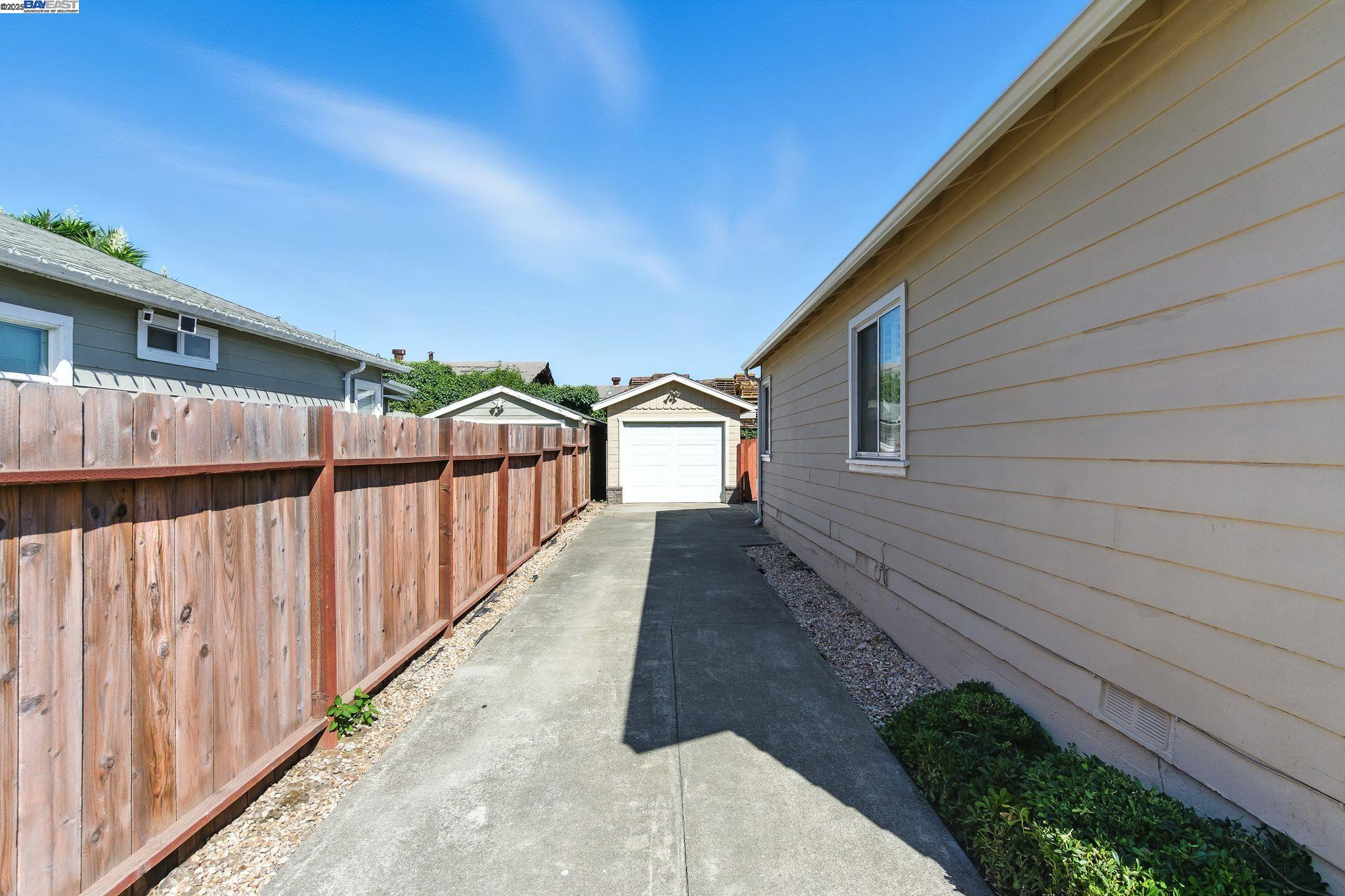 Detail Gallery Image 28 of 32 For 923 90th Ave, Oakland,  CA 94603 - 3 Beds | 2 Baths