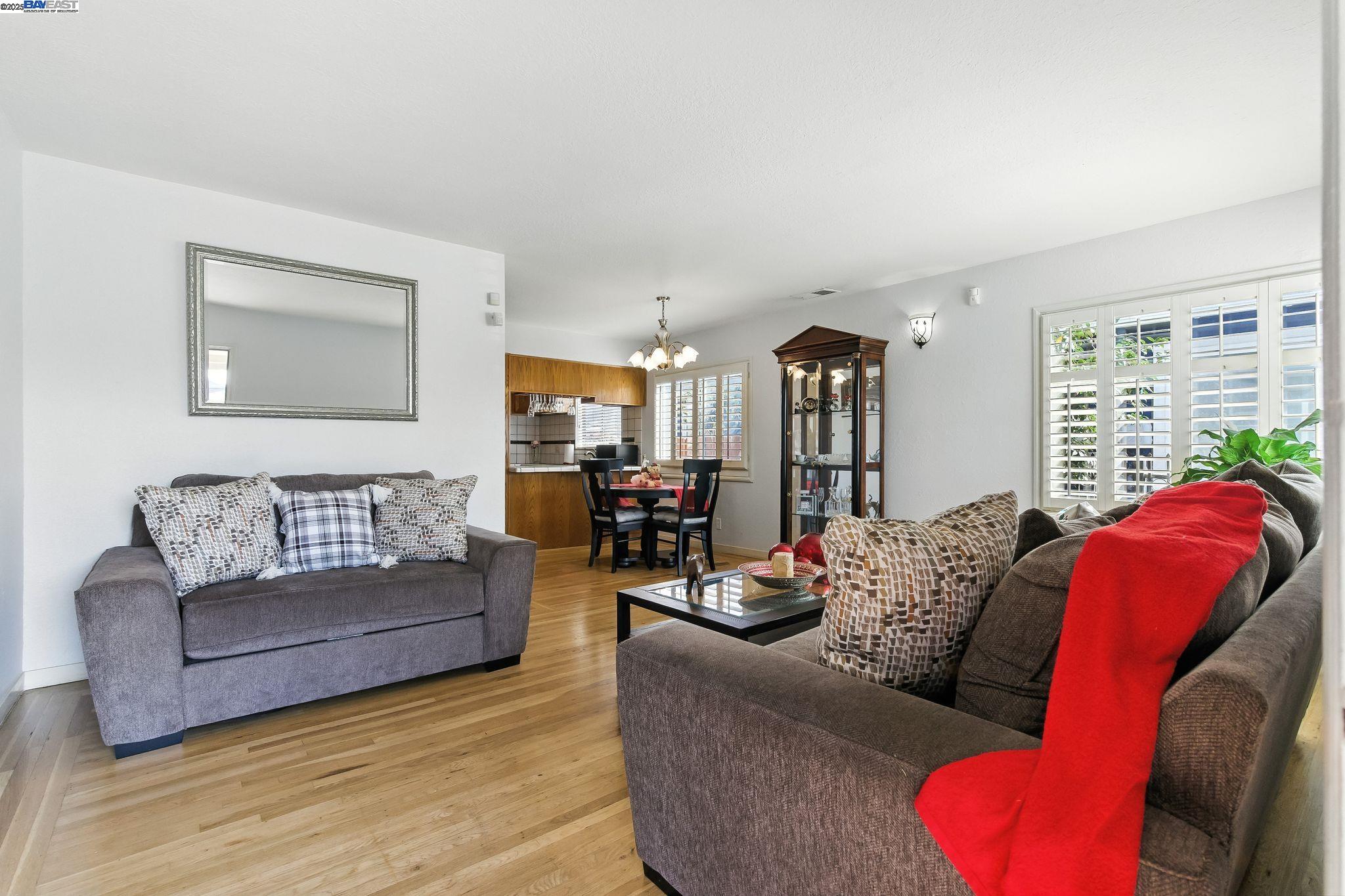 Detail Gallery Image 6 of 32 For 923 90th Ave, Oakland,  CA 94603 - 3 Beds | 2 Baths
