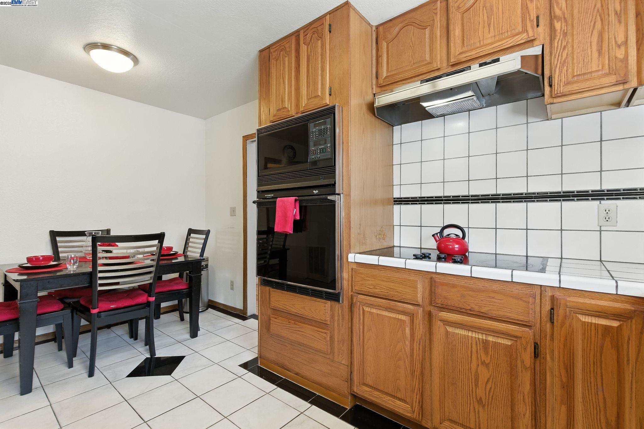 Detail Gallery Image 10 of 32 For 923 90th Ave, Oakland,  CA 94603 - 3 Beds | 2 Baths