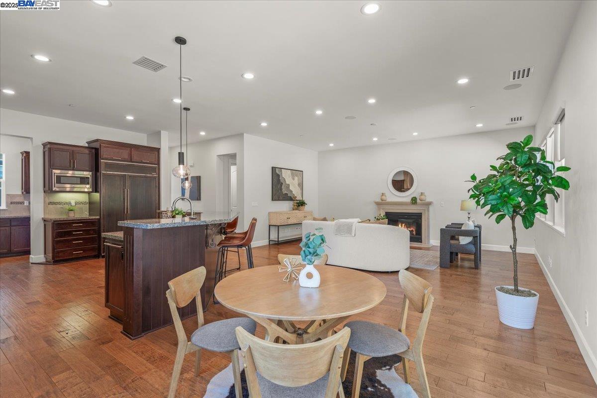 Detail Gallery Image 16 of 44 For 379 Felipe Cmn, Fremont,  CA 94539 - 5 Beds | 4/1 Baths