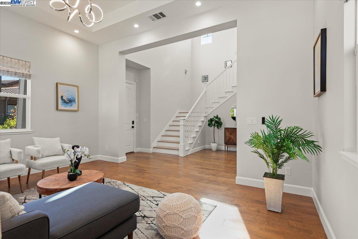 Detail Gallery Image 5 of 44 For 379 Felipe Cmn, Fremont,  CA 94539 - 5 Beds | 4/1 Baths