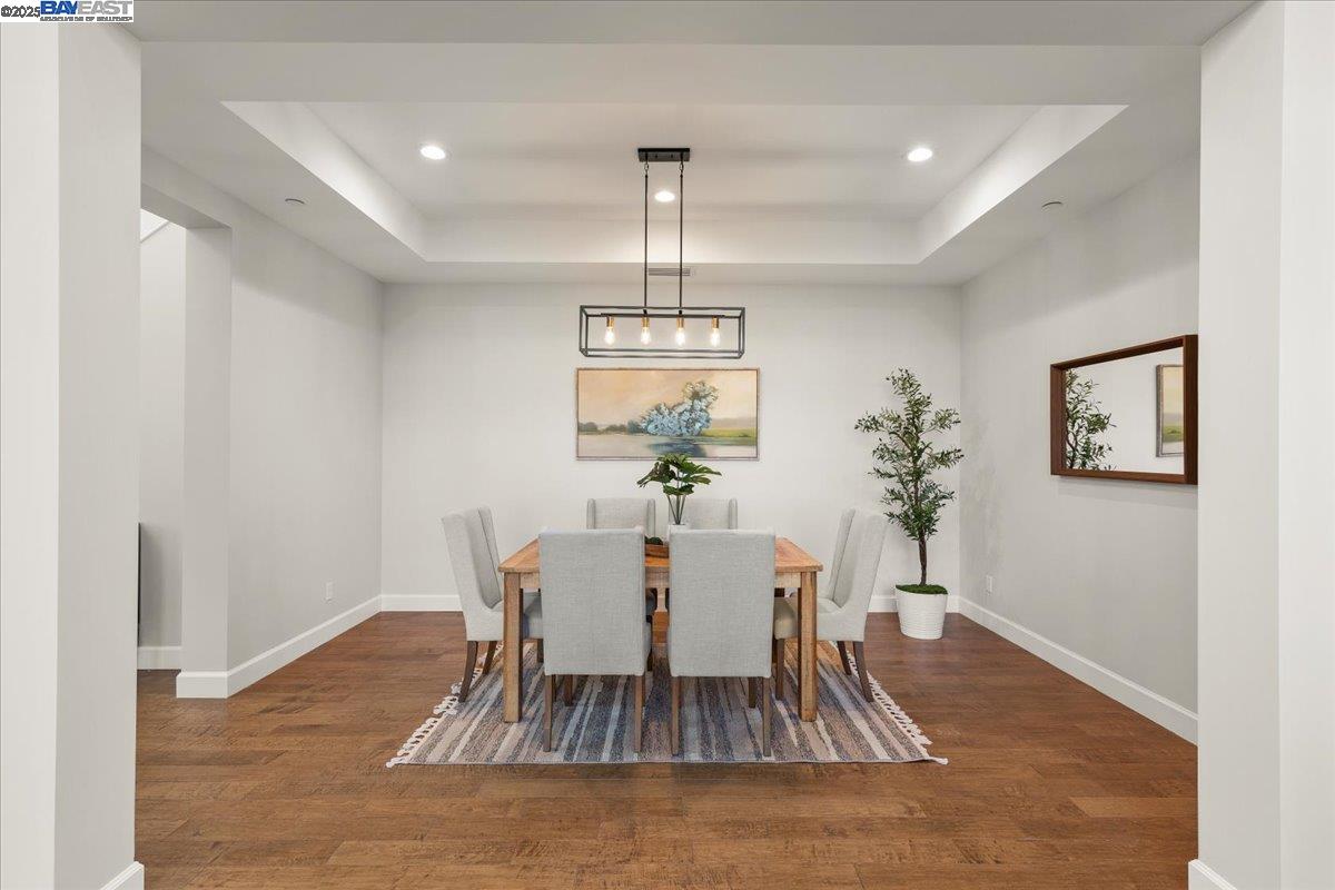 Detail Gallery Image 7 of 44 For 379 Felipe Cmn, Fremont,  CA 94539 - 5 Beds | 4/1 Baths