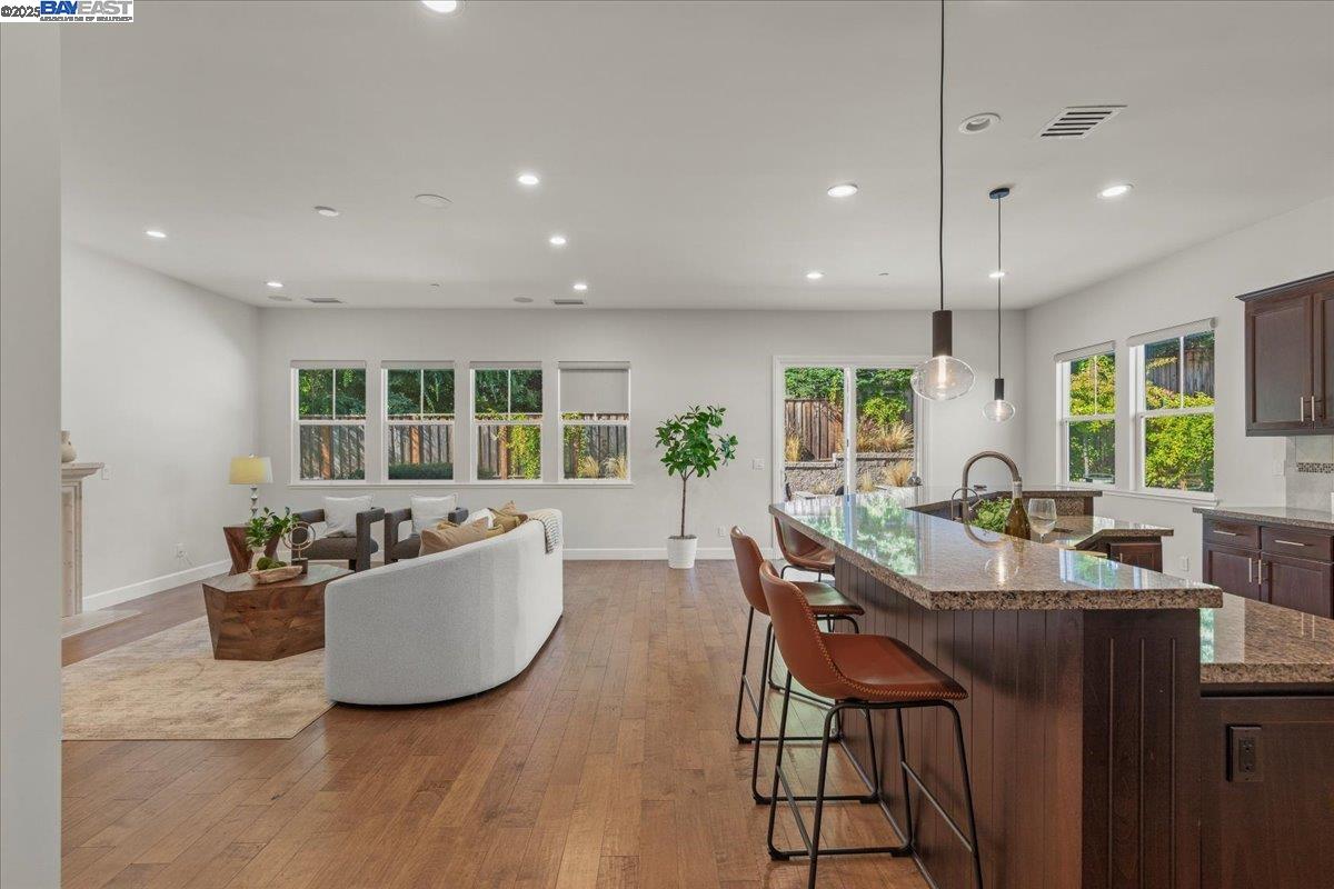 Detail Gallery Image 10 of 44 For 379 Felipe Cmn, Fremont,  CA 94539 - 5 Beds | 4/1 Baths