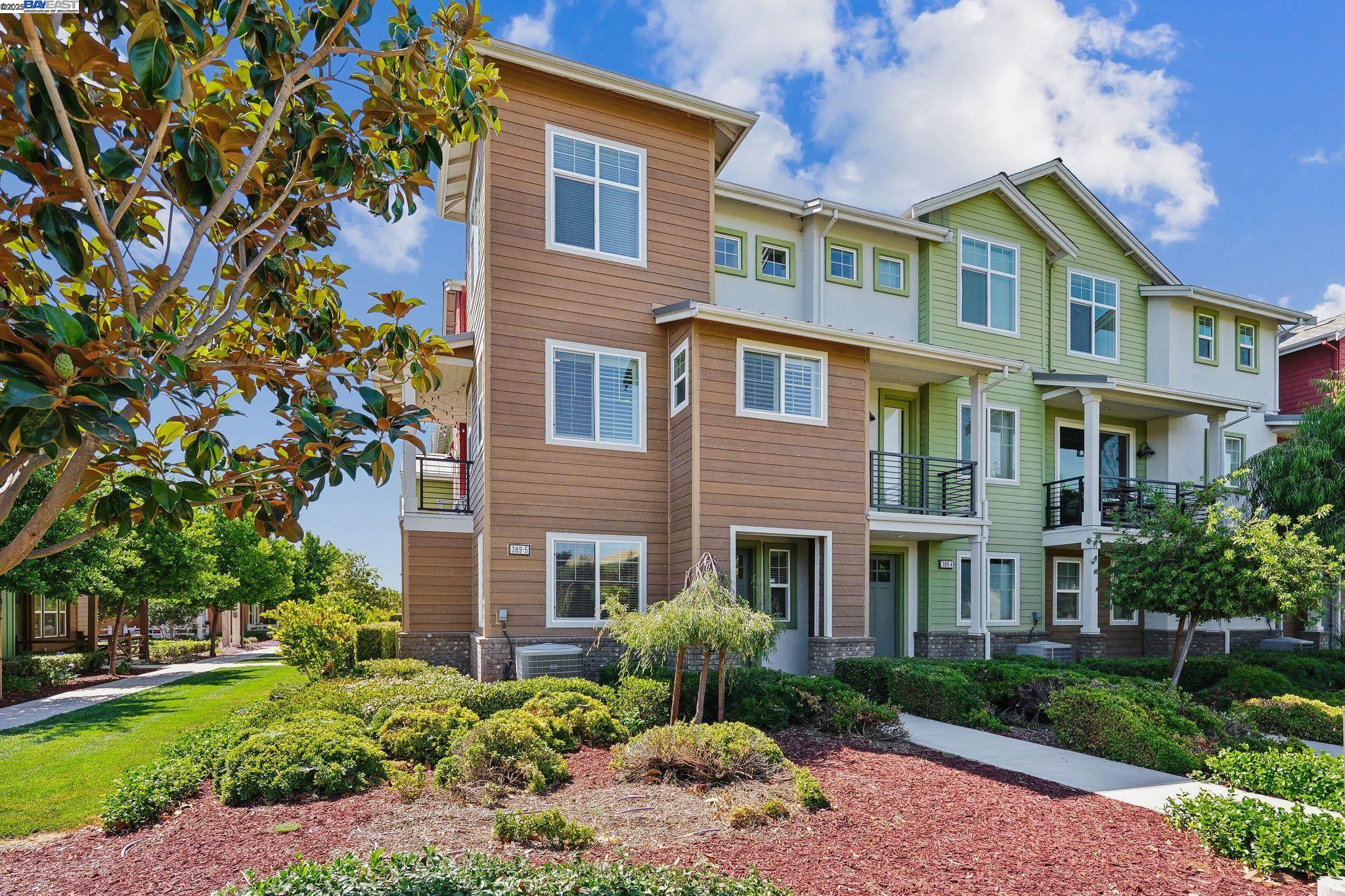 MLS: 41107904 Condo For Sale
