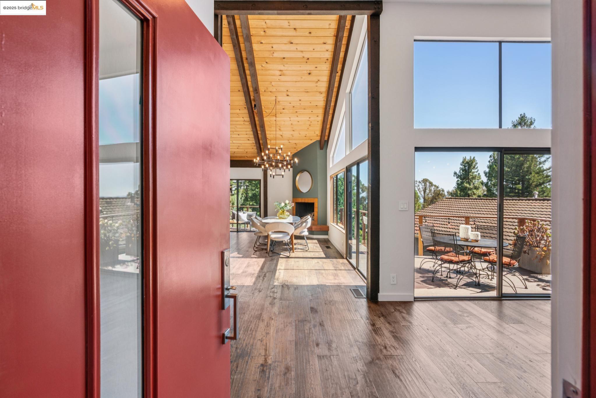 Detail Gallery Image 2 of 39 For 4844 Trinidad Ave, Oakland,  CA 94602 - 4 Beds | 2 Baths