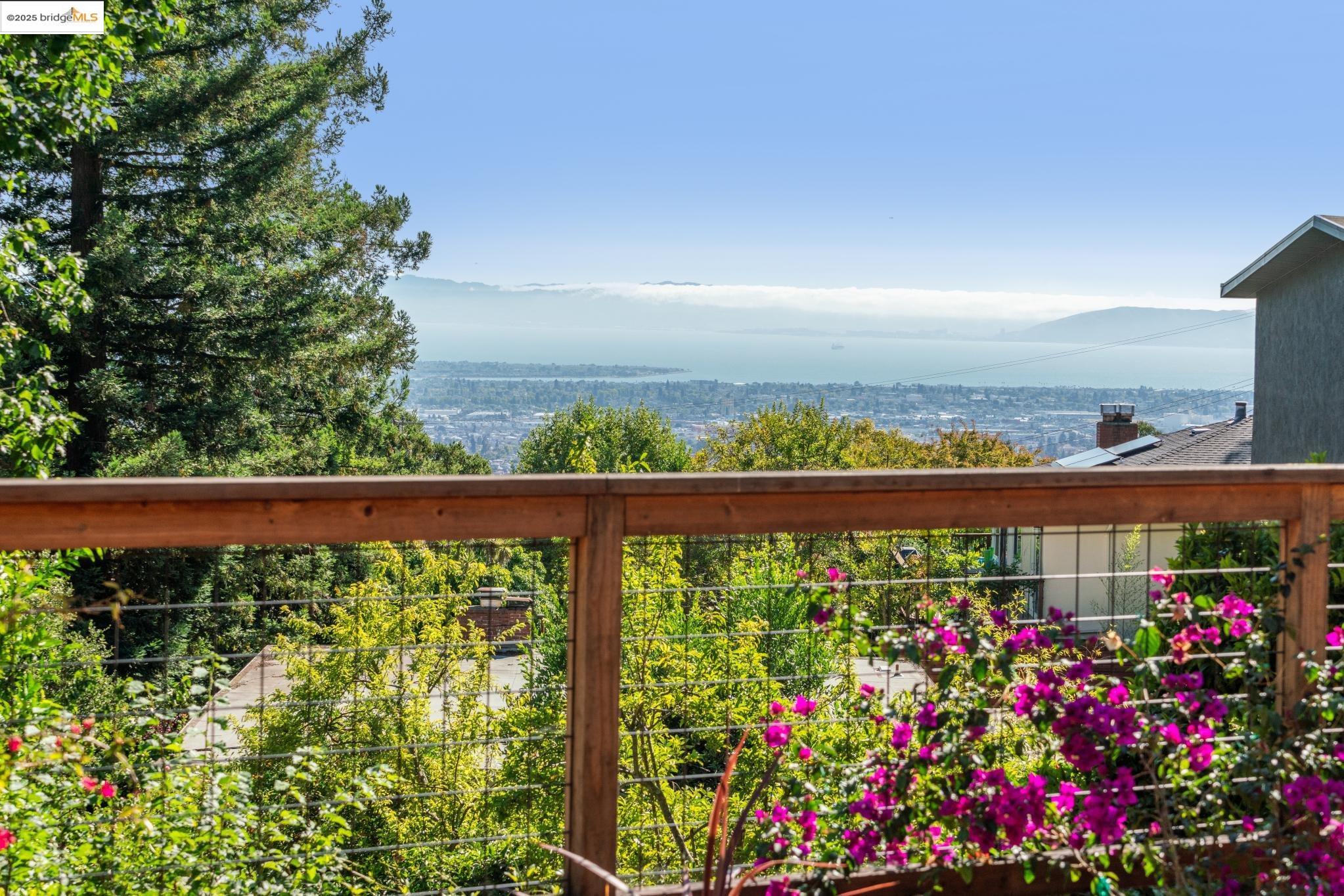 Detail Gallery Image 13 of 39 For 4844 Trinidad Ave, Oakland,  CA 94602 - 4 Beds | 2 Baths
