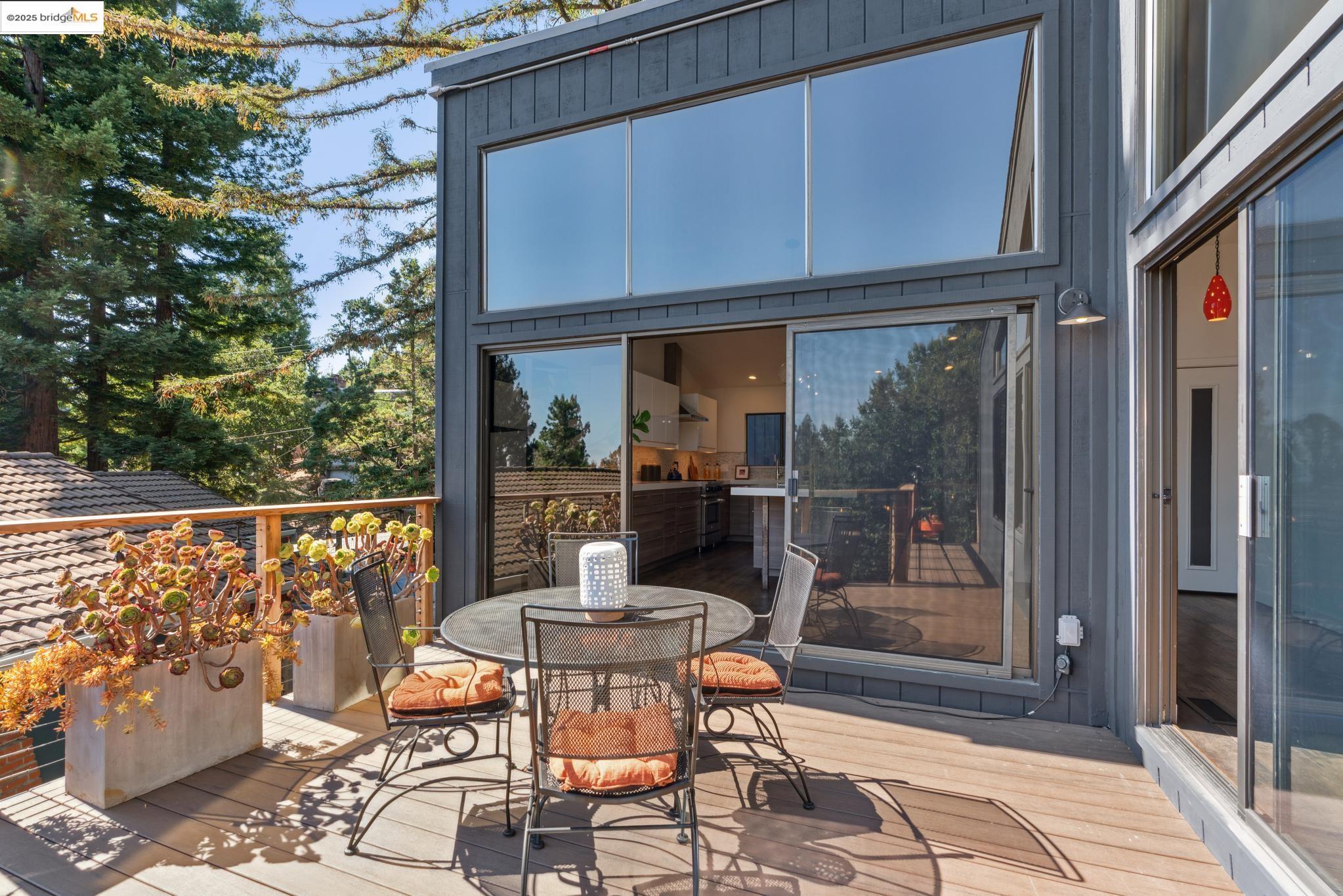 Detail Gallery Image 14 of 39 For 4844 Trinidad Ave, Oakland,  CA 94602 - 4 Beds | 2 Baths