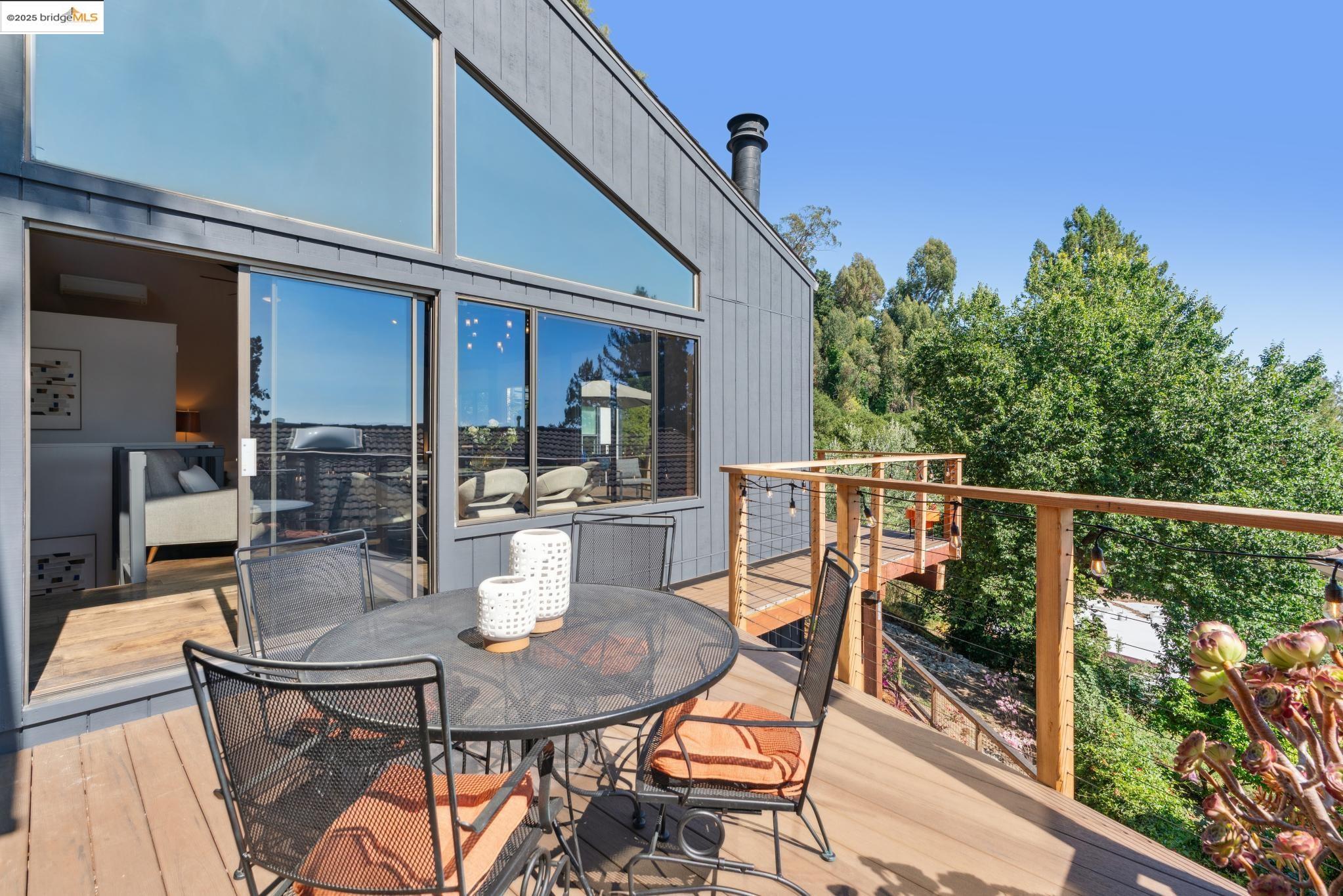 Detail Gallery Image 15 of 39 For 4844 Trinidad Ave, Oakland,  CA 94602 - 4 Beds | 2 Baths