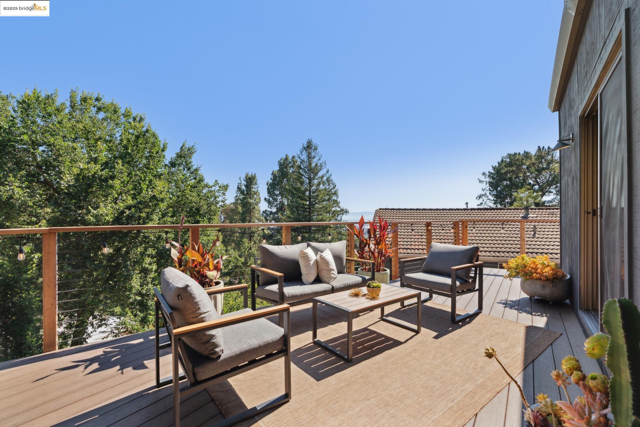 Detail Gallery Image 18 of 39 For 4844 Trinidad Ave, Oakland,  CA 94602 - 4 Beds | 2 Baths
