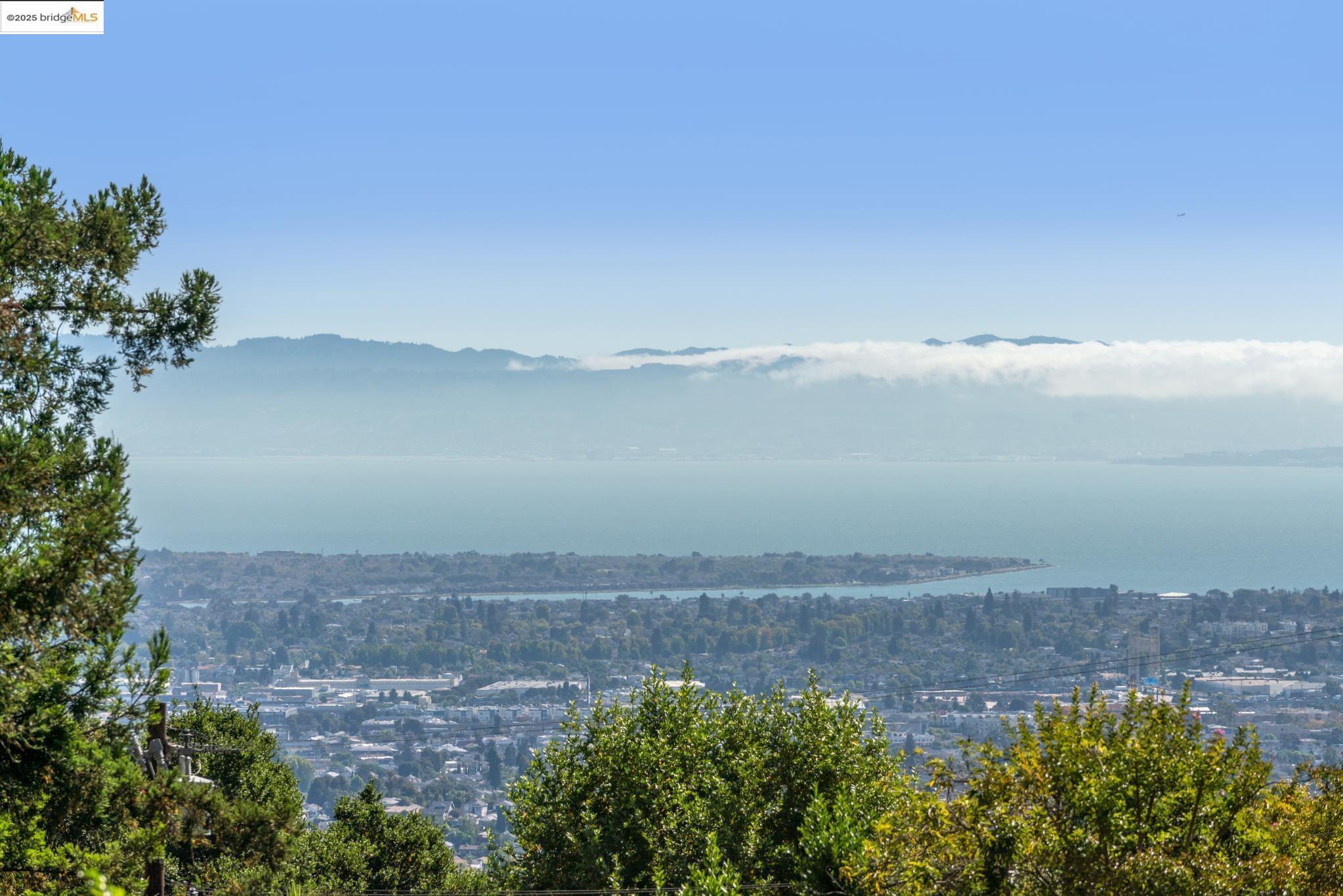 Detail Gallery Image 19 of 39 For 4844 Trinidad Ave, Oakland,  CA 94602 - 4 Beds | 2 Baths