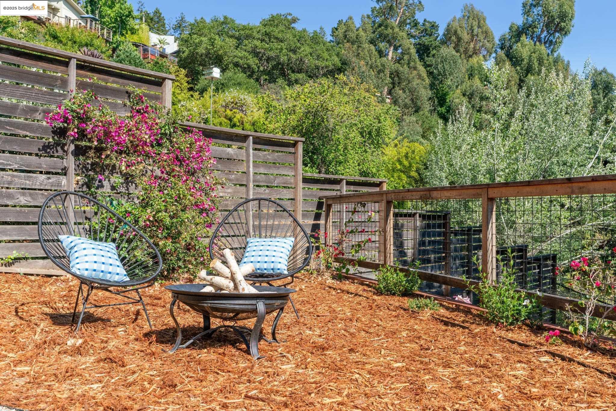 Detail Gallery Image 20 of 39 For 4844 Trinidad Ave, Oakland,  CA 94602 - 4 Beds | 2 Baths