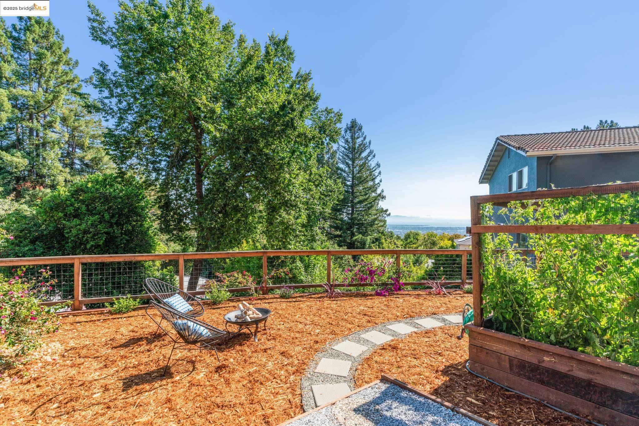 Detail Gallery Image 21 of 39 For 4844 Trinidad Ave, Oakland,  CA 94602 - 4 Beds | 2 Baths