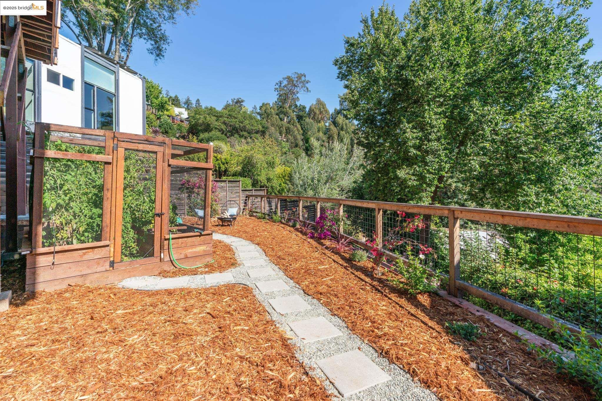 Detail Gallery Image 22 of 39 For 4844 Trinidad Ave, Oakland,  CA 94602 - 4 Beds | 2 Baths