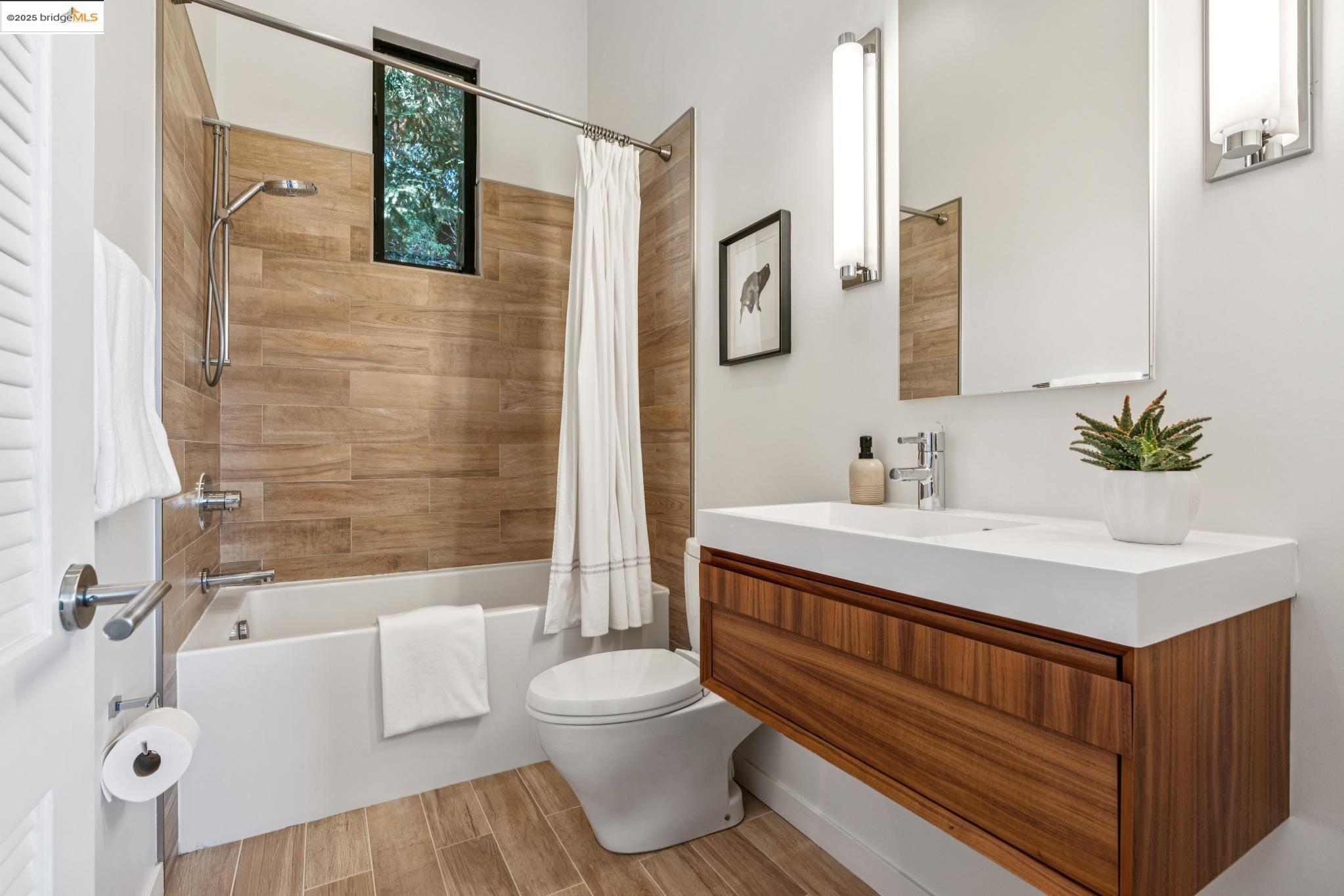 Detail Gallery Image 26 of 39 For 4844 Trinidad Ave, Oakland,  CA 94602 - 4 Beds | 2 Baths