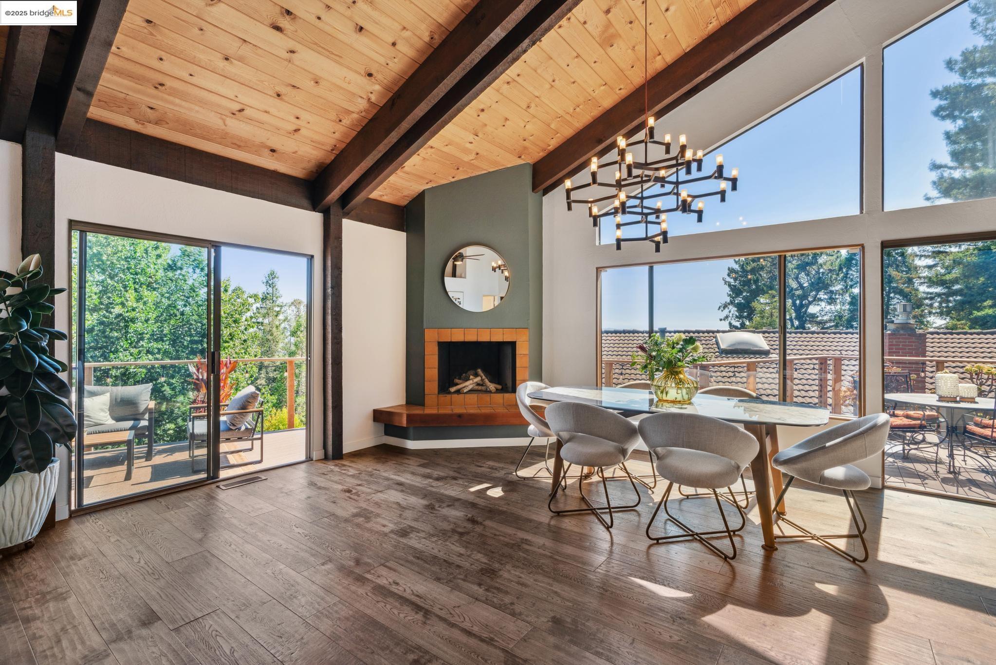Detail Gallery Image 4 of 39 For 4844 Trinidad Ave, Oakland,  CA 94602 - 4 Beds | 2 Baths