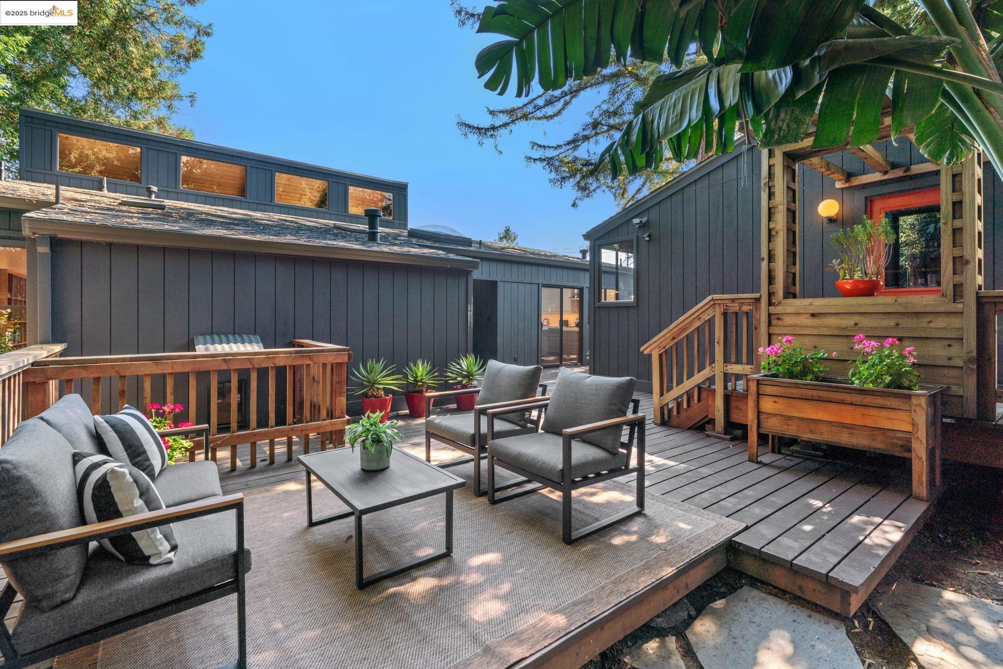 Detail Gallery Image 37 of 39 For 4844 Trinidad Ave, Oakland,  CA 94602 - 4 Beds | 2 Baths