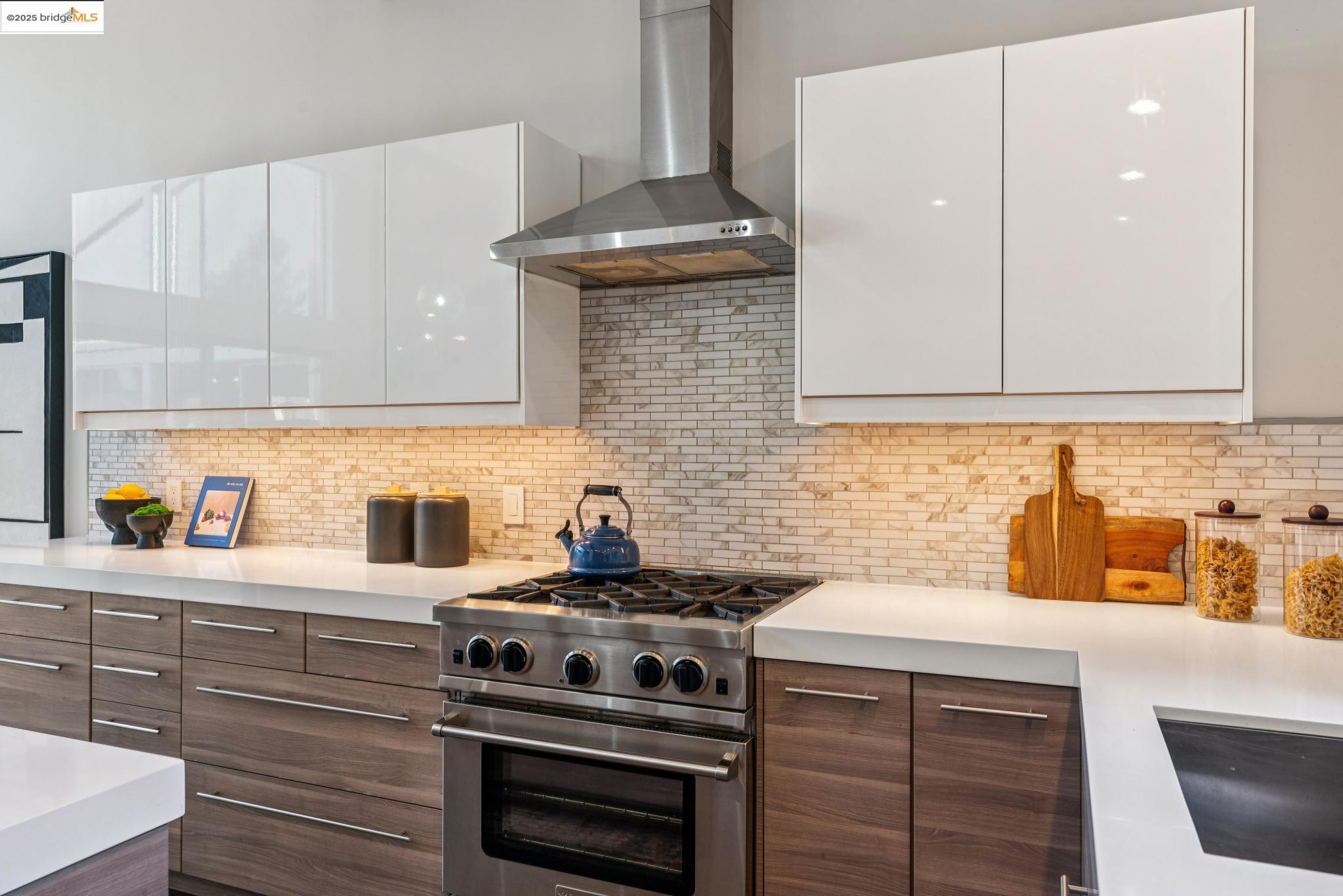 Detail Gallery Image 10 of 39 For 4844 Trinidad Ave, Oakland,  CA 94602 - 4 Beds | 2 Baths