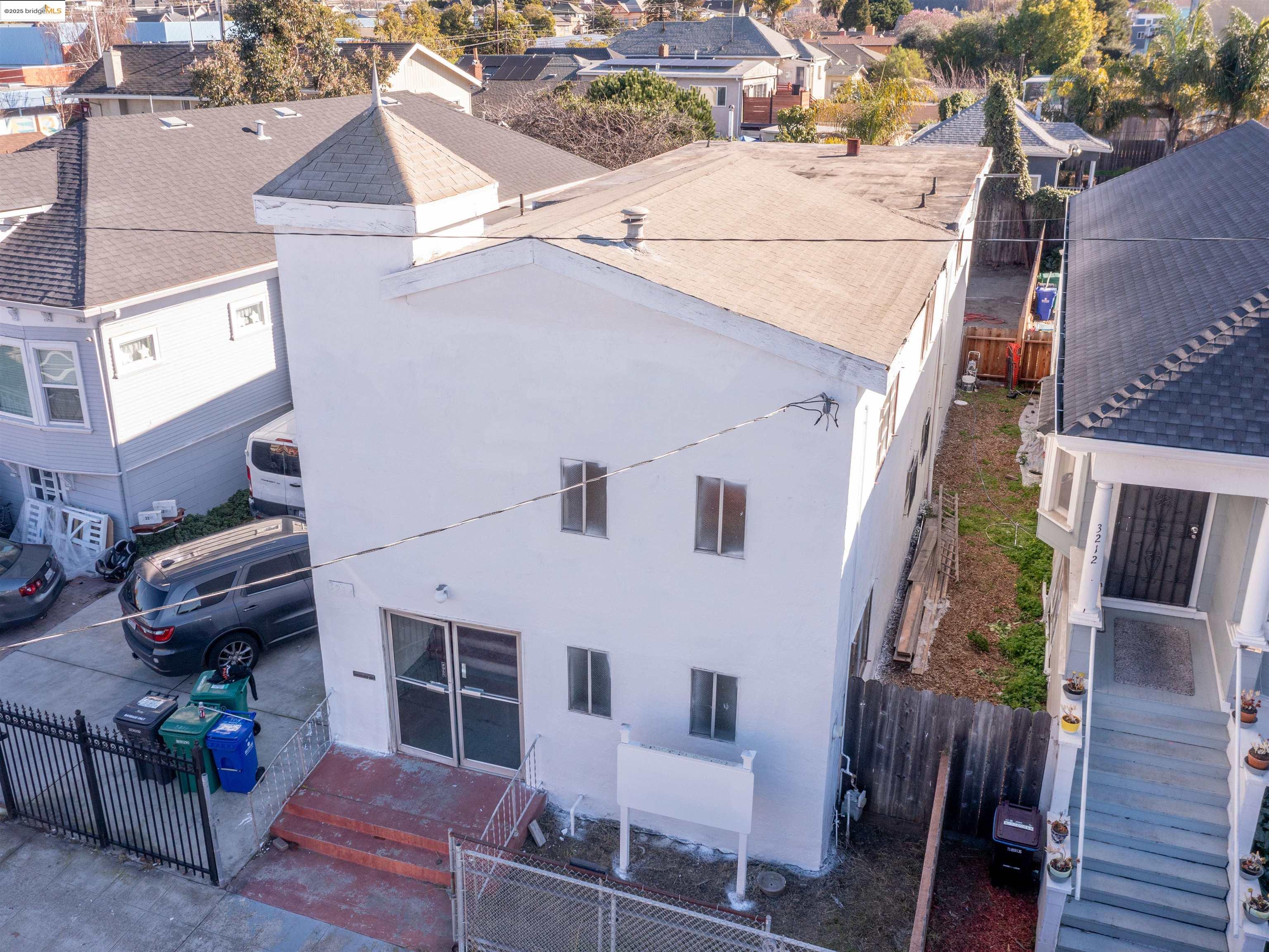 Detail Gallery Image 1 of 23 For 3214 Market St, Oakland,  CA 94608 - – Beds | – Baths