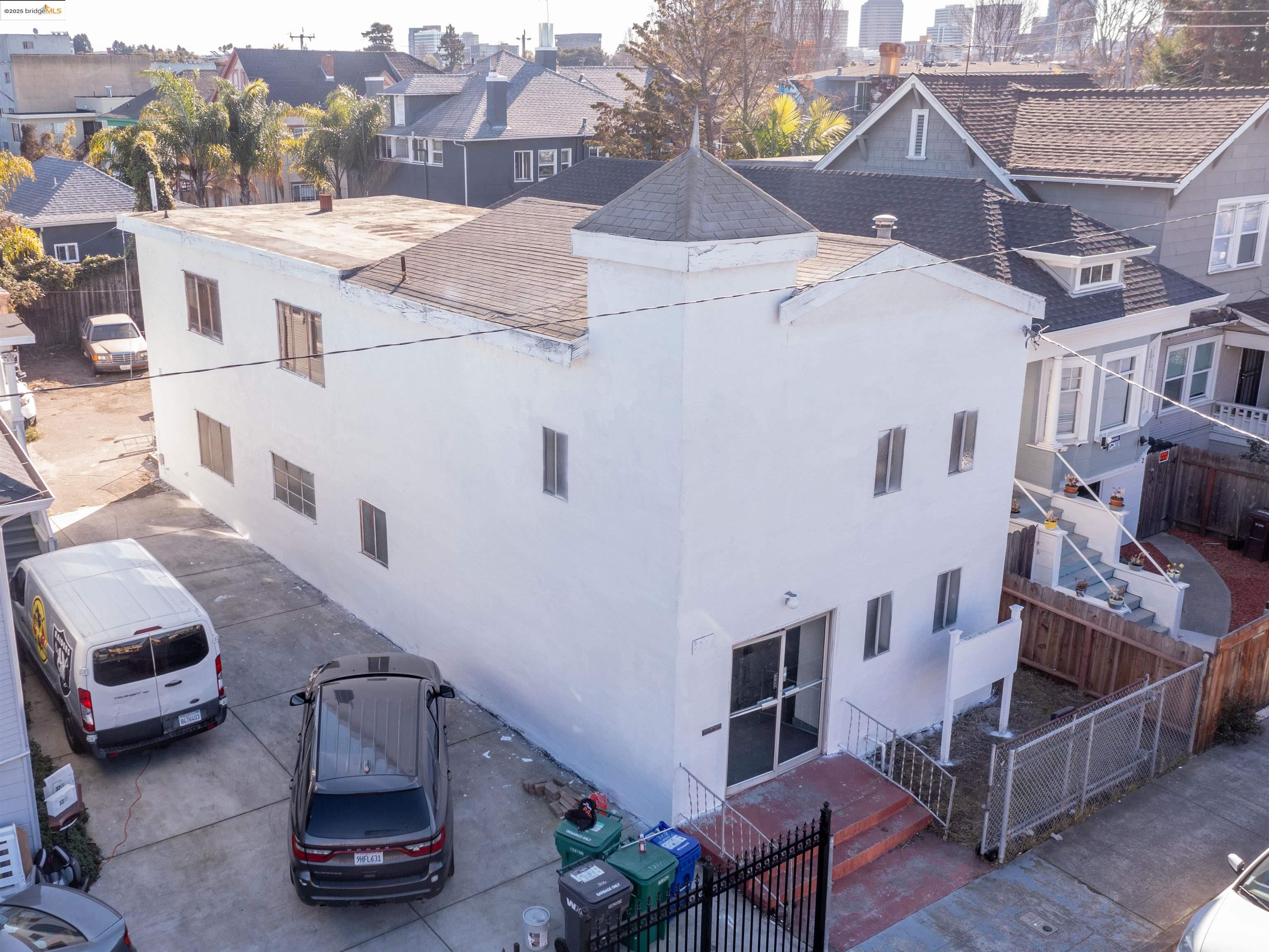 Detail Gallery Image 2 of 23 For 3214 Market St, Oakland,  CA 94608 - – Beds | – Baths
