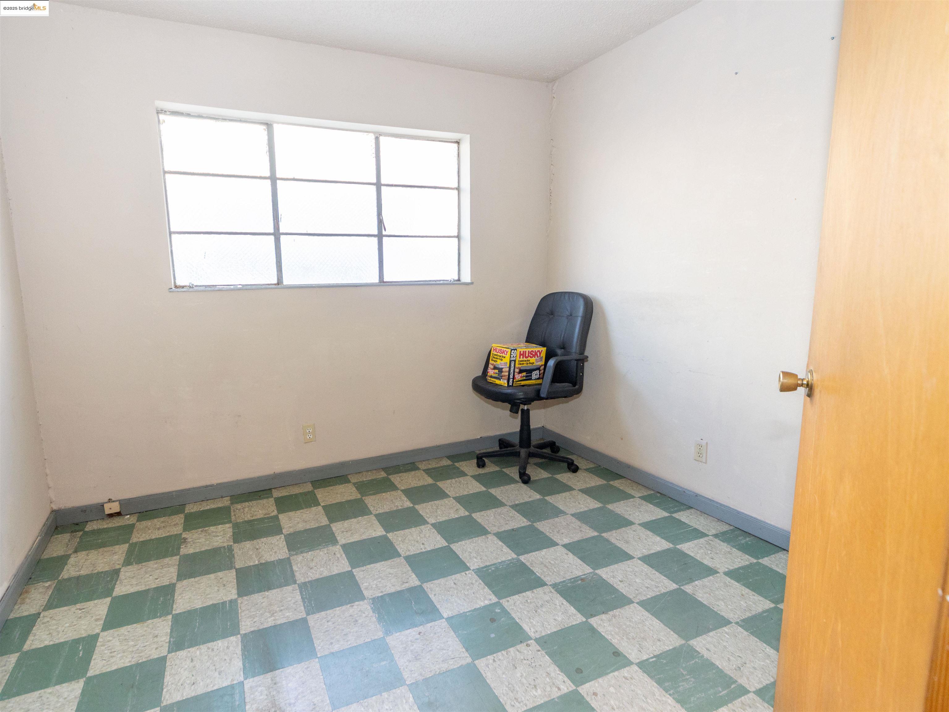 Detail Gallery Image 17 of 23 For 3214 Market St, Oakland,  CA 94608 - – Beds | – Baths