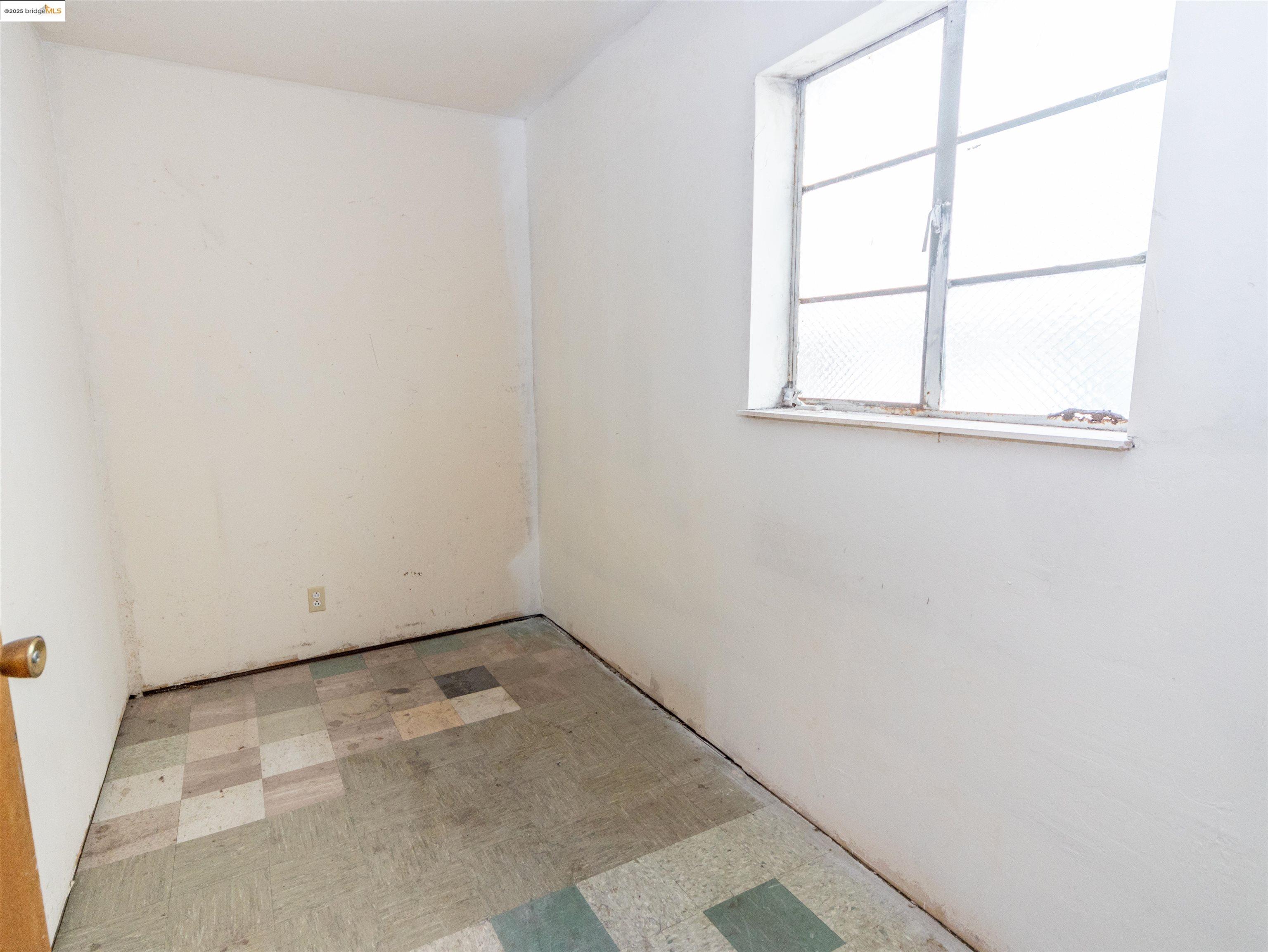 Detail Gallery Image 18 of 23 For 3214 Market St, Oakland,  CA 94608 - – Beds | – Baths