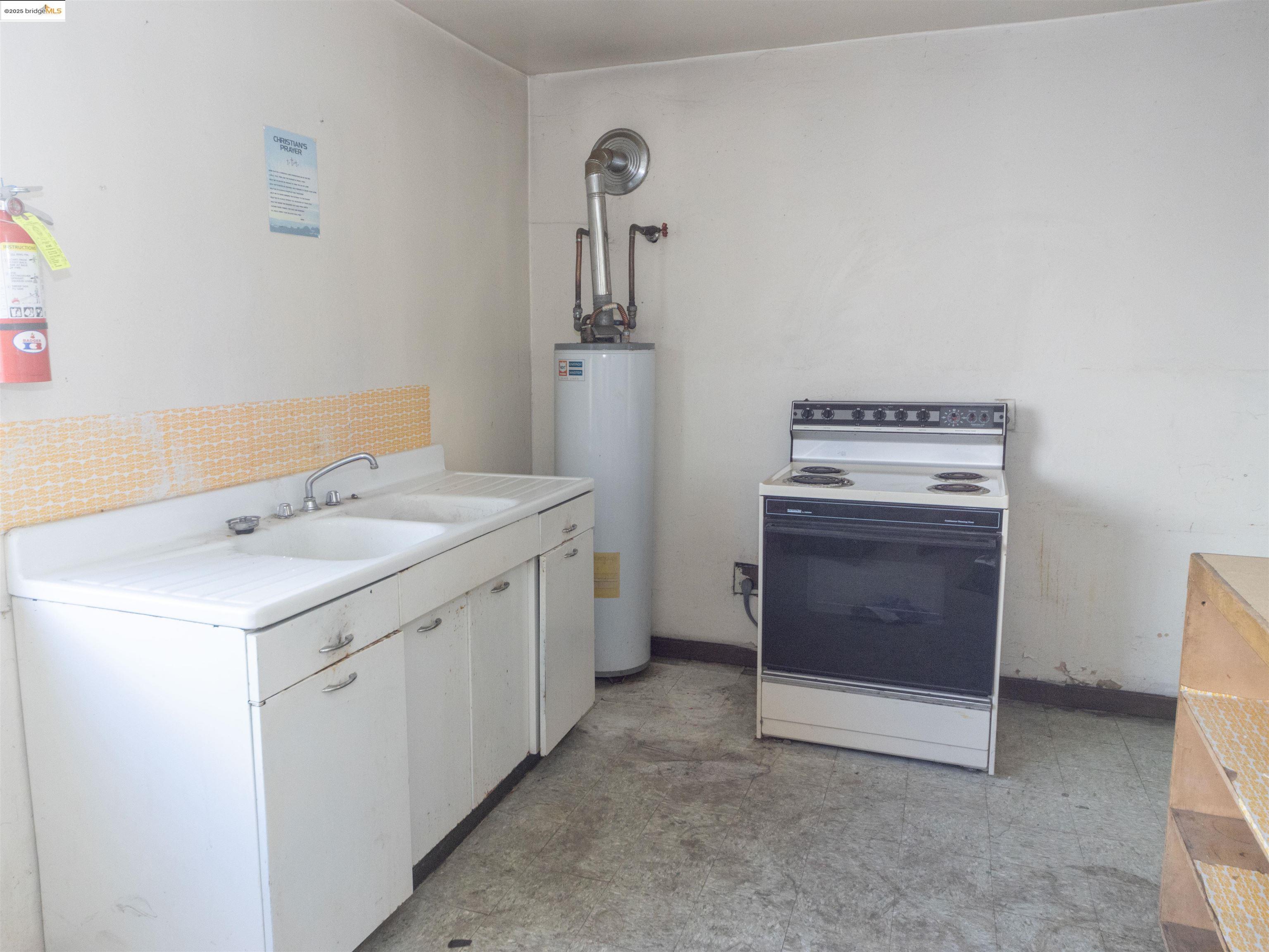 Detail Gallery Image 19 of 23 For 3214 Market St, Oakland,  CA 94608 - – Beds | – Baths