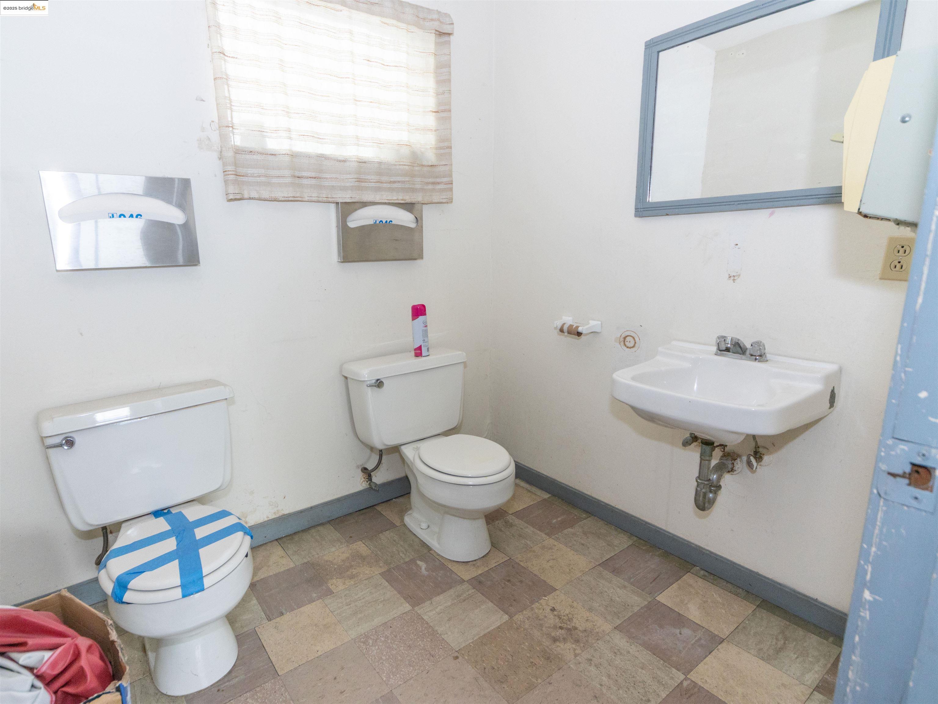 Detail Gallery Image 20 of 23 For 3214 Market St, Oakland,  CA 94608 - – Beds | – Baths