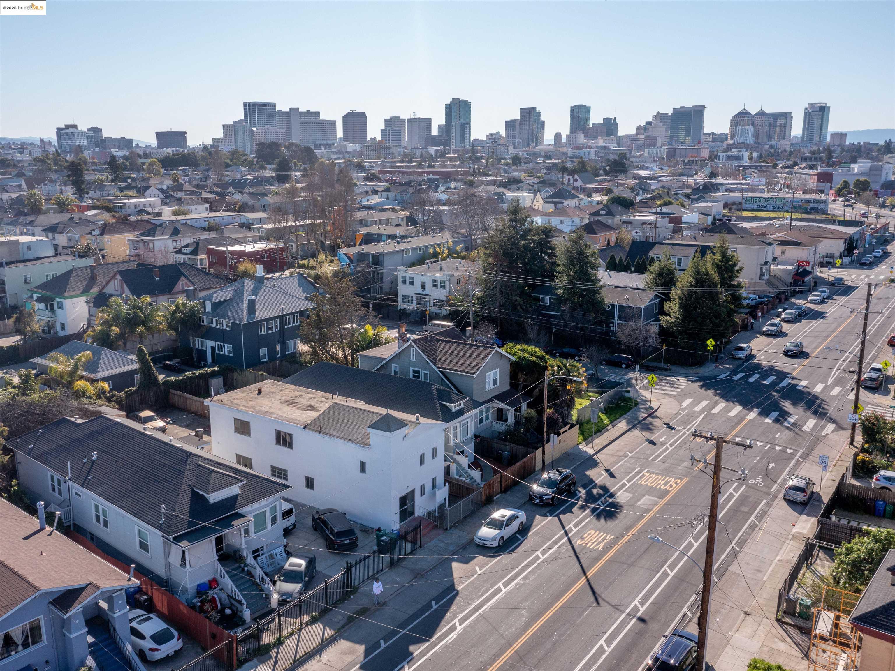 Detail Gallery Image 3 of 23 For 3214 Market St, Oakland,  CA 94608 - – Beds | – Baths