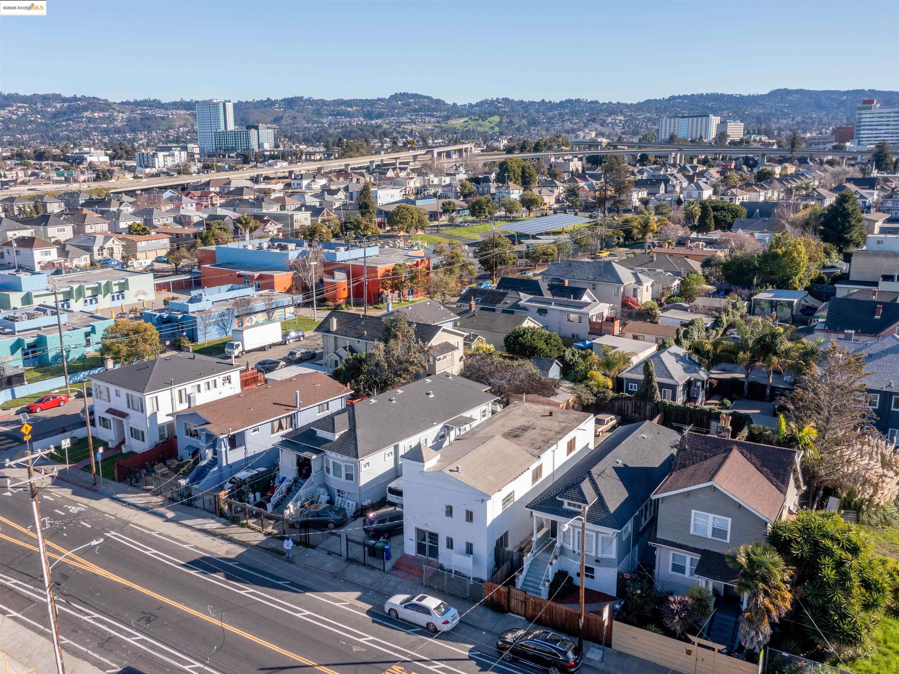Detail Gallery Image 5 of 23 For 3214 Market St, Oakland,  CA 94608 - – Beds | – Baths
