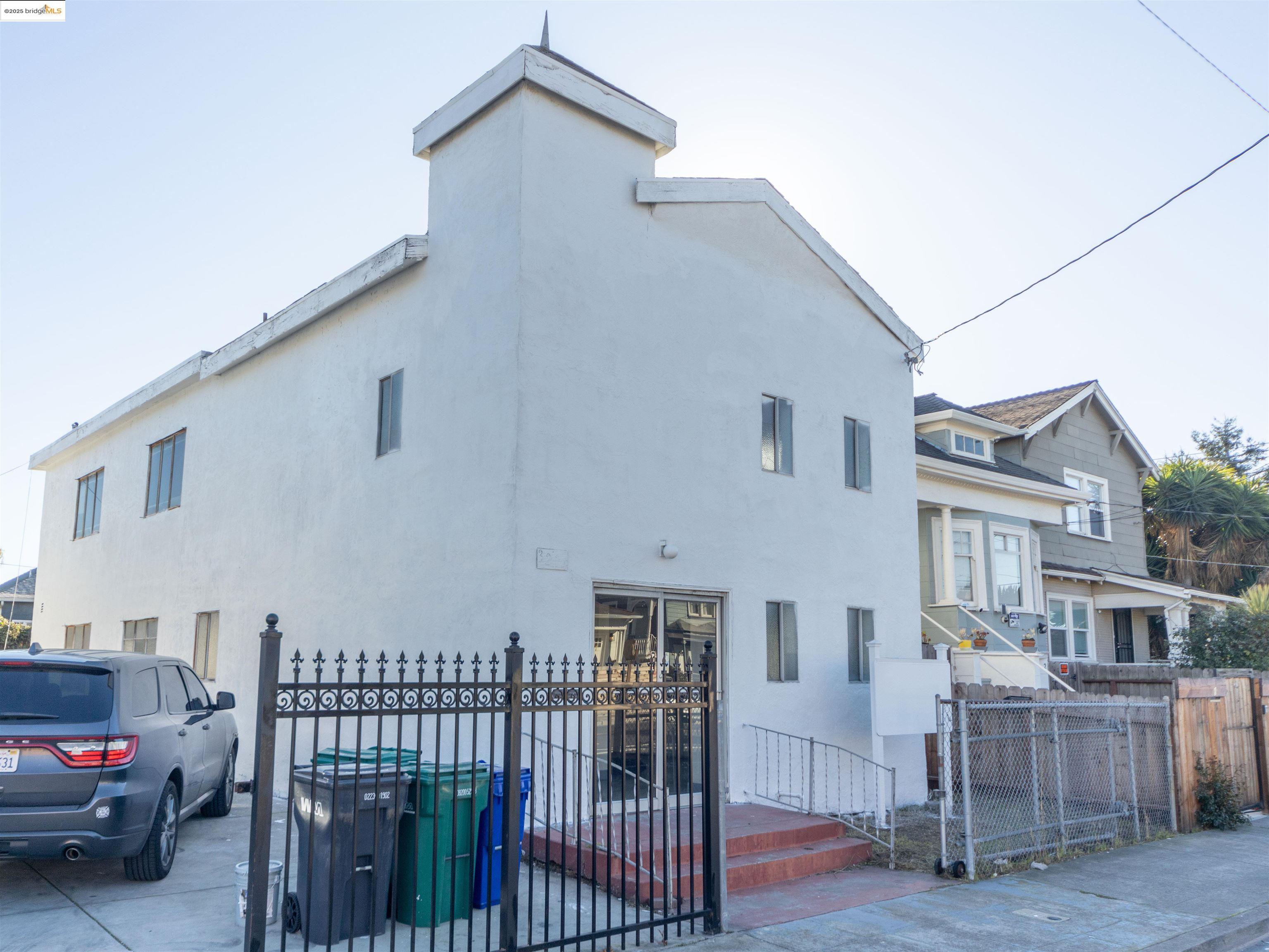 Detail Gallery Image 7 of 23 For 3214 Market St, Oakland,  CA 94608 - – Beds | – Baths