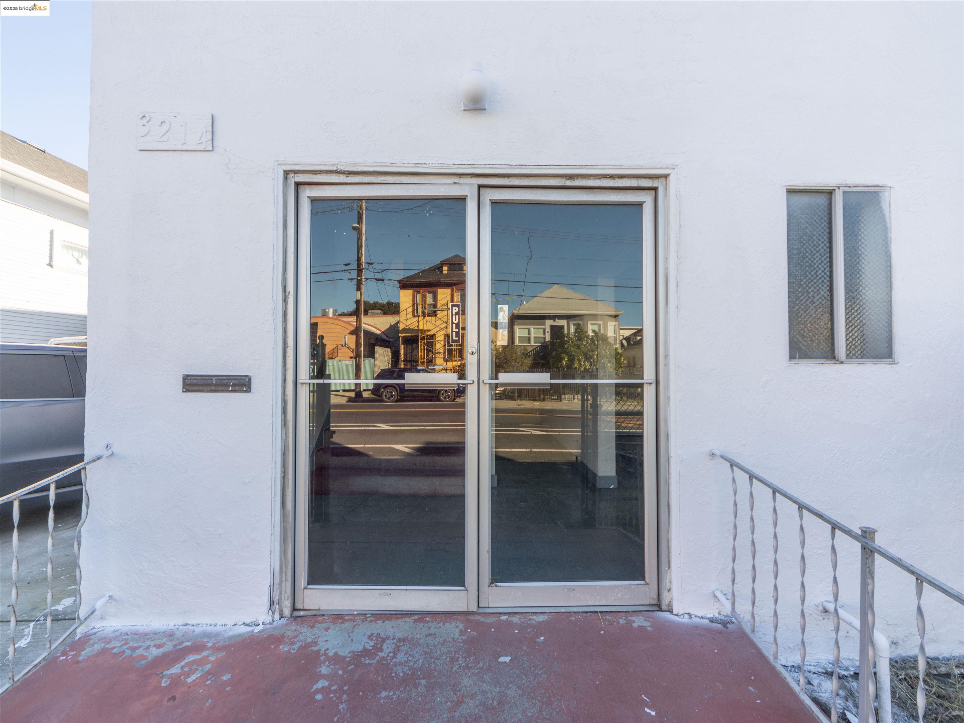 Detail Gallery Image 10 of 23 For 3214 Market St, Oakland,  CA 94608 - – Beds | – Baths