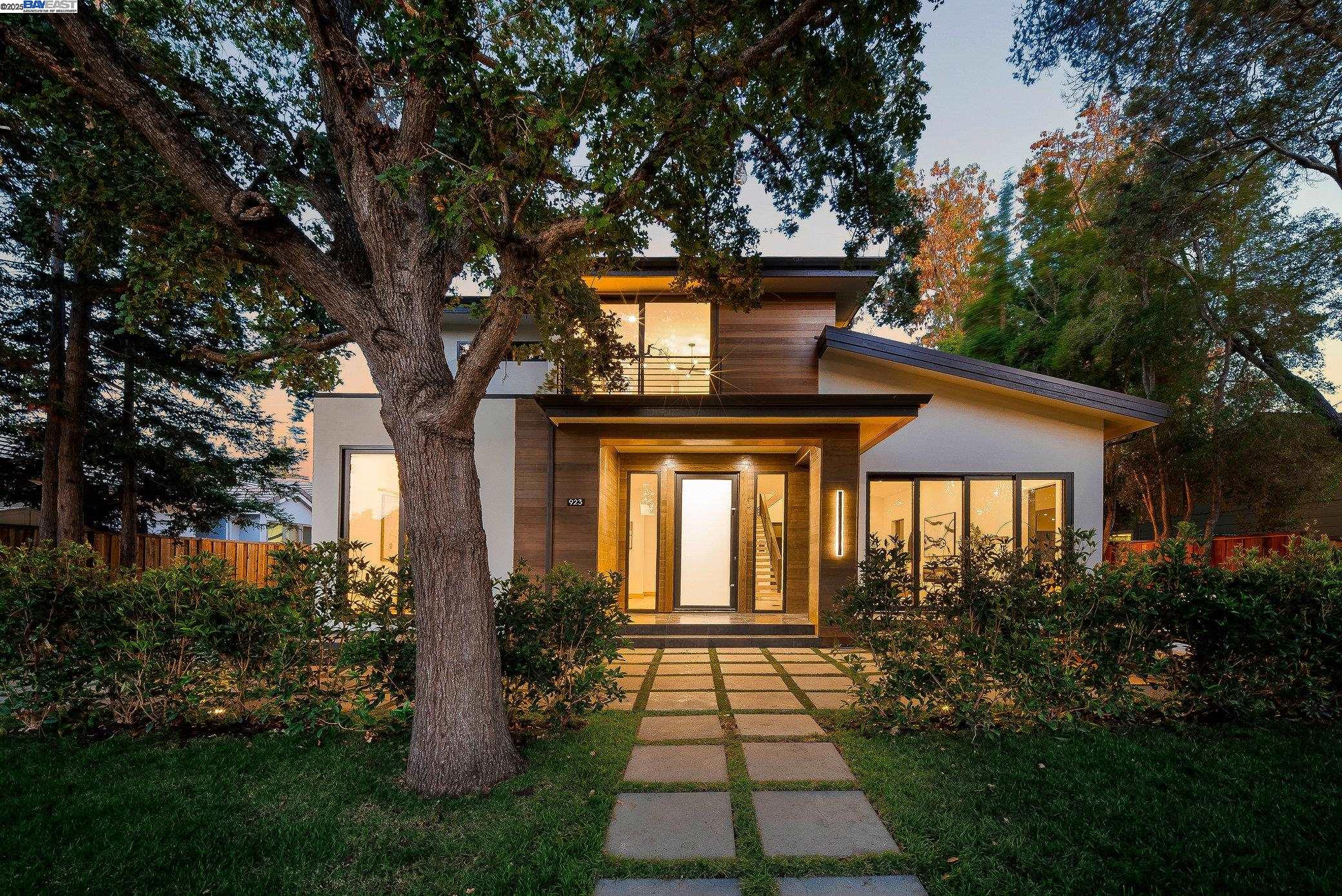 Detail Gallery Image 2 of 60 For 923 Shauna, Palo Alto,  CA 94306 - 6 Beds | 5/1 Baths