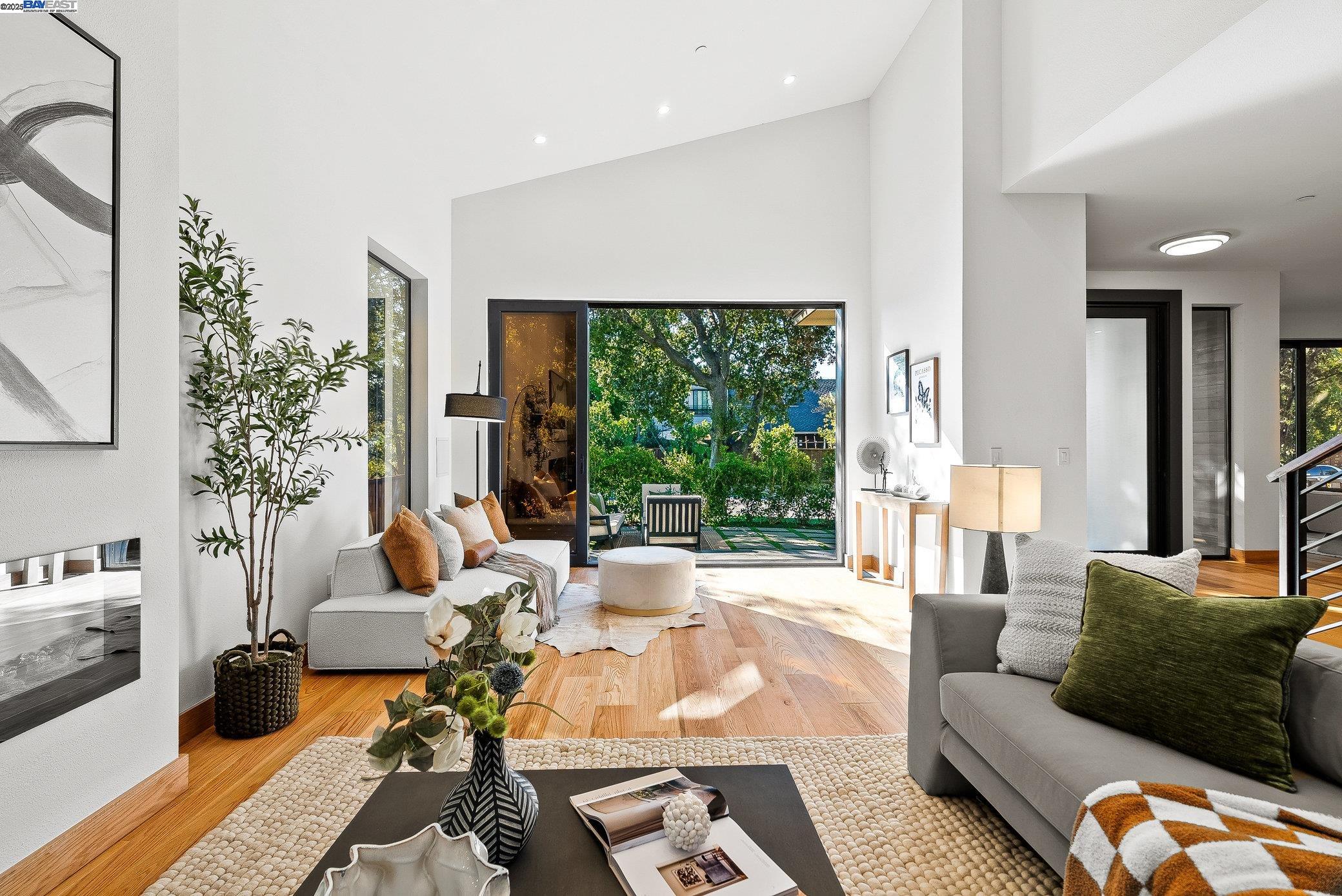 Detail Gallery Image 11 of 60 For 923 Shauna, Palo Alto,  CA 94306 - 6 Beds | 5/1 Baths
