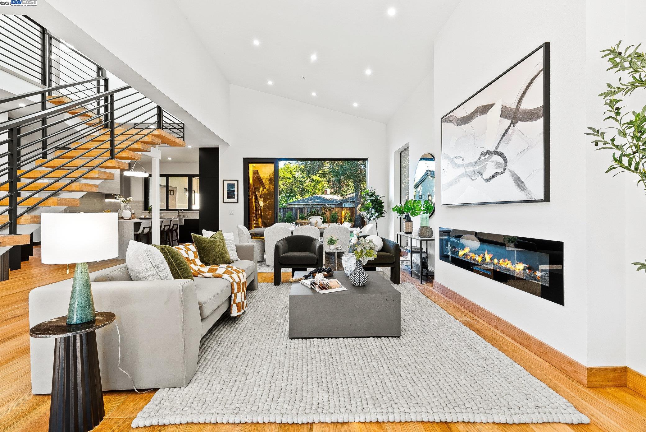 Detail Gallery Image 12 of 60 For 923 Shauna, Palo Alto,  CA 94306 - 6 Beds | 5/1 Baths