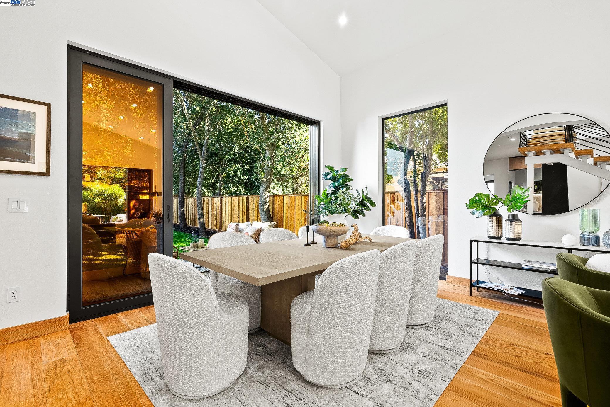 Detail Gallery Image 13 of 60 For 923 Shauna, Palo Alto,  CA 94306 - 6 Beds | 5/1 Baths