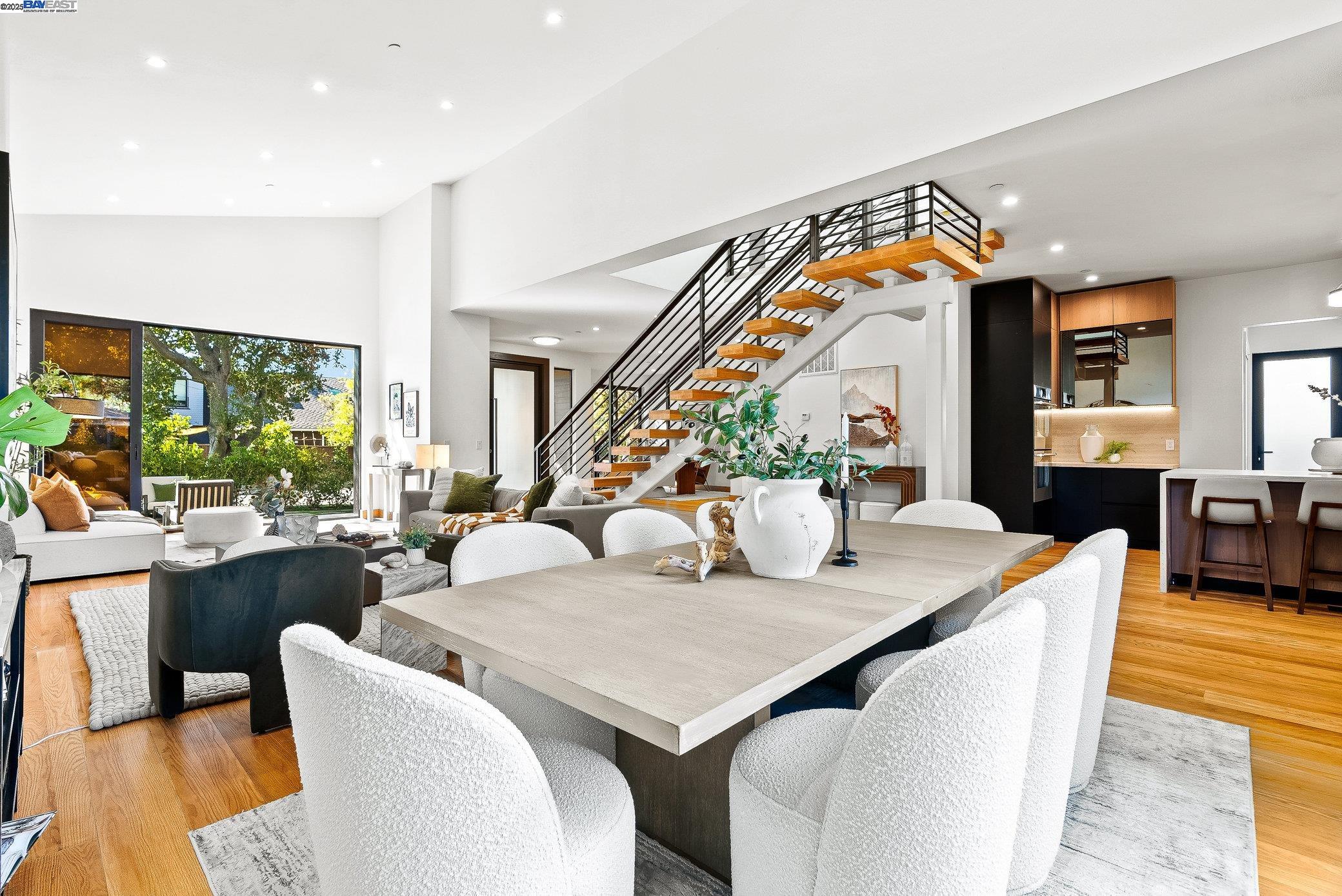 Detail Gallery Image 15 of 60 For 923 Shauna, Palo Alto,  CA 94306 - 6 Beds | 5/1 Baths