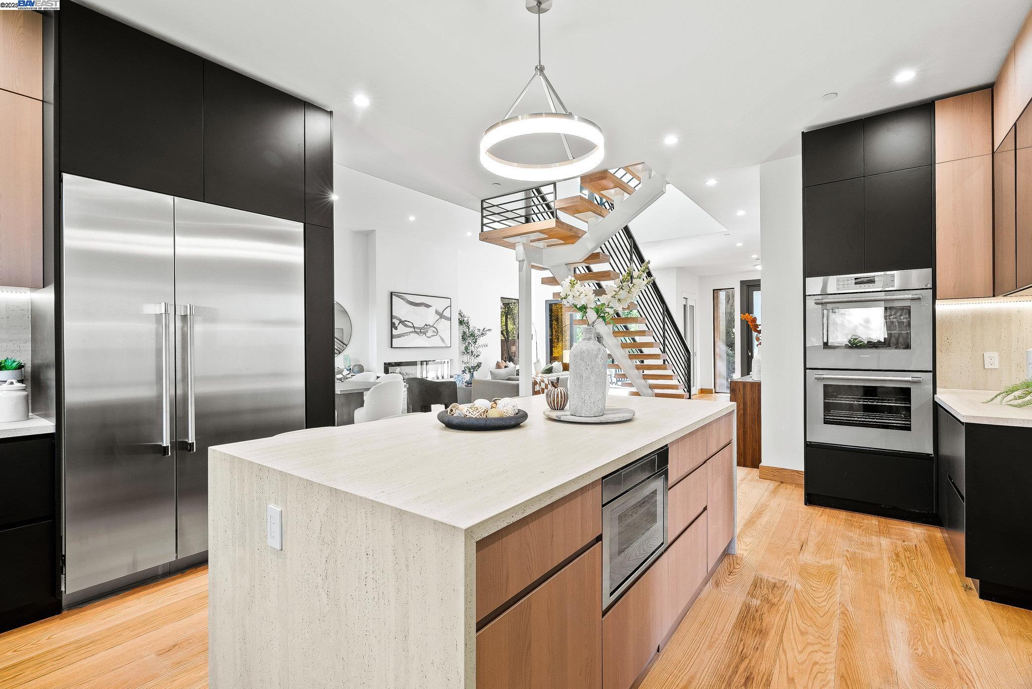 Detail Gallery Image 17 of 60 For 923 Shauna, Palo Alto,  CA 94306 - 6 Beds | 5/1 Baths