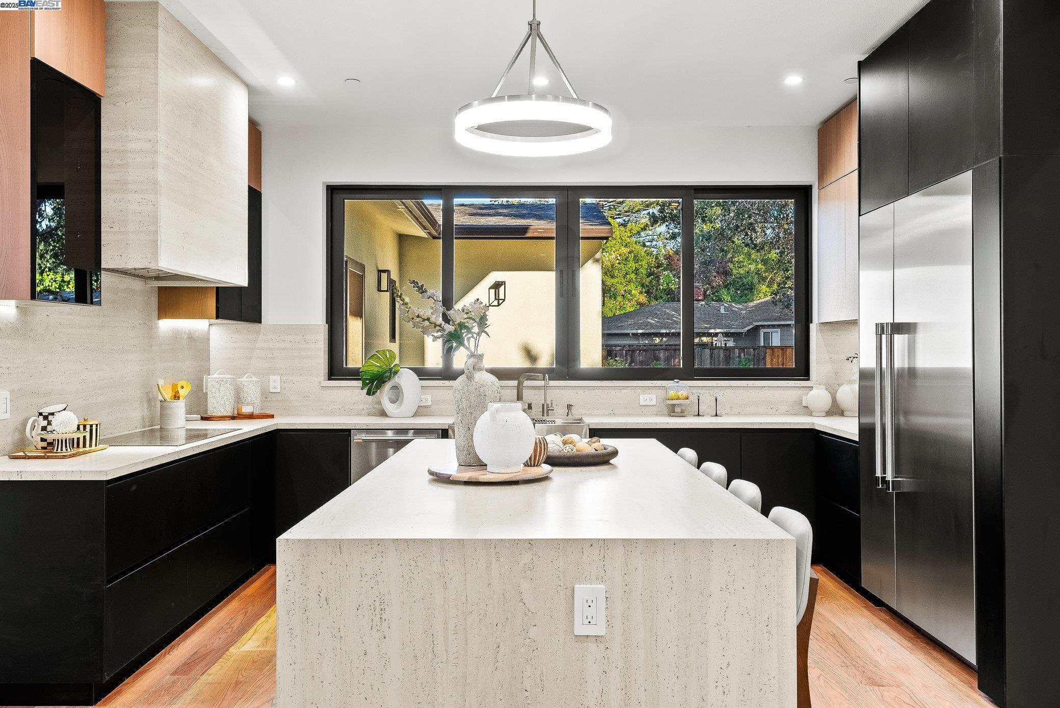 Detail Gallery Image 18 of 60 For 923 Shauna, Palo Alto,  CA 94306 - 6 Beds | 5/1 Baths