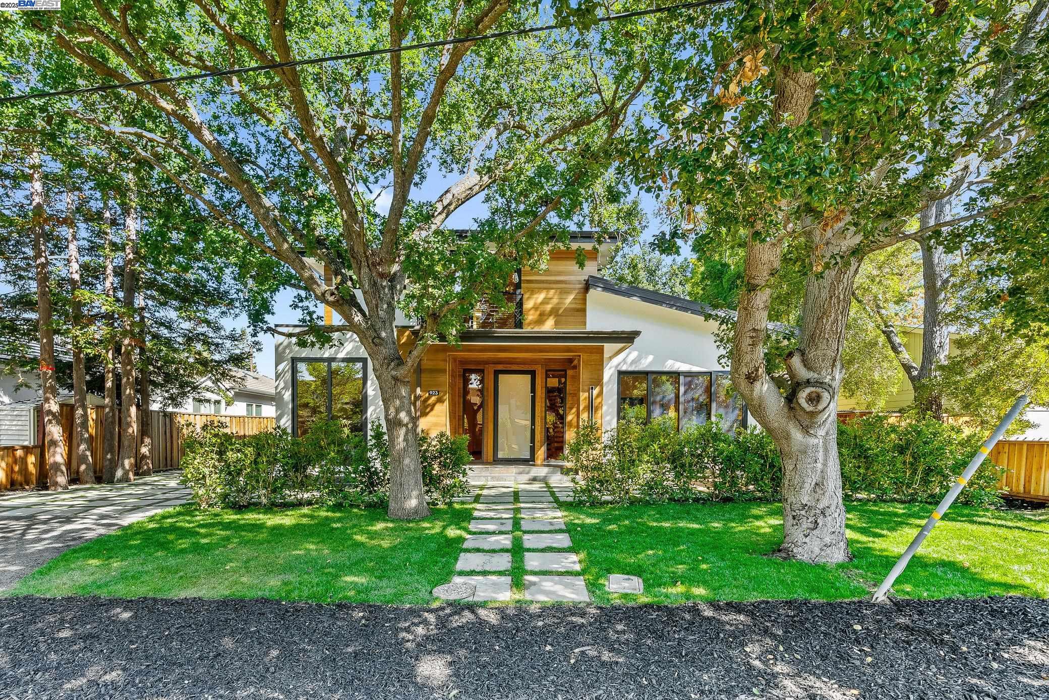Detail Gallery Image 3 of 60 For 923 Shauna, Palo Alto,  CA 94306 - 6 Beds | 5/1 Baths