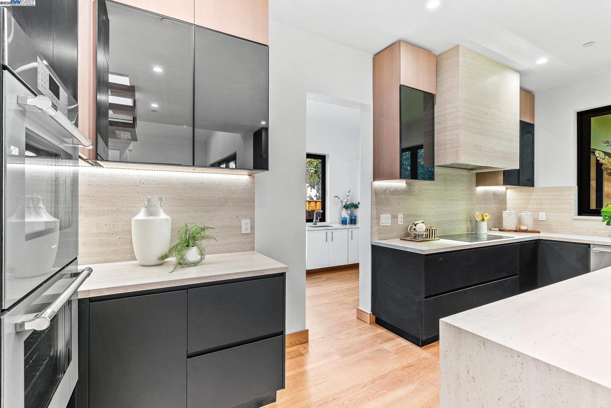 Detail Gallery Image 23 of 60 For 923 Shauna, Palo Alto,  CA 94306 - 6 Beds | 5/1 Baths