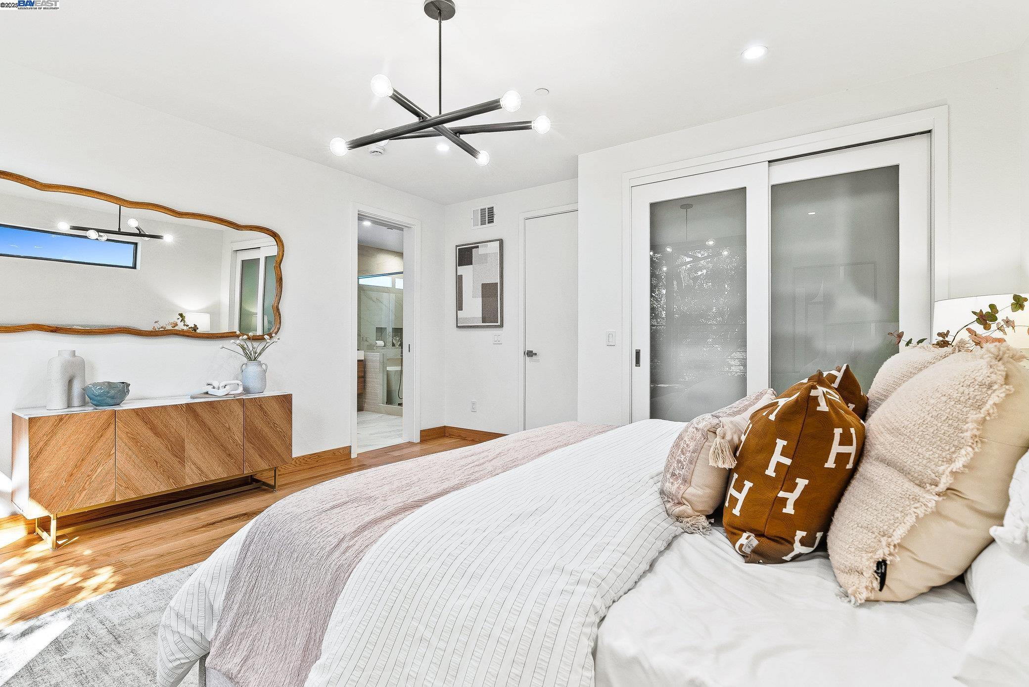 Detail Gallery Image 27 of 60 For 923 Shauna, Palo Alto,  CA 94306 - 6 Beds | 5/1 Baths