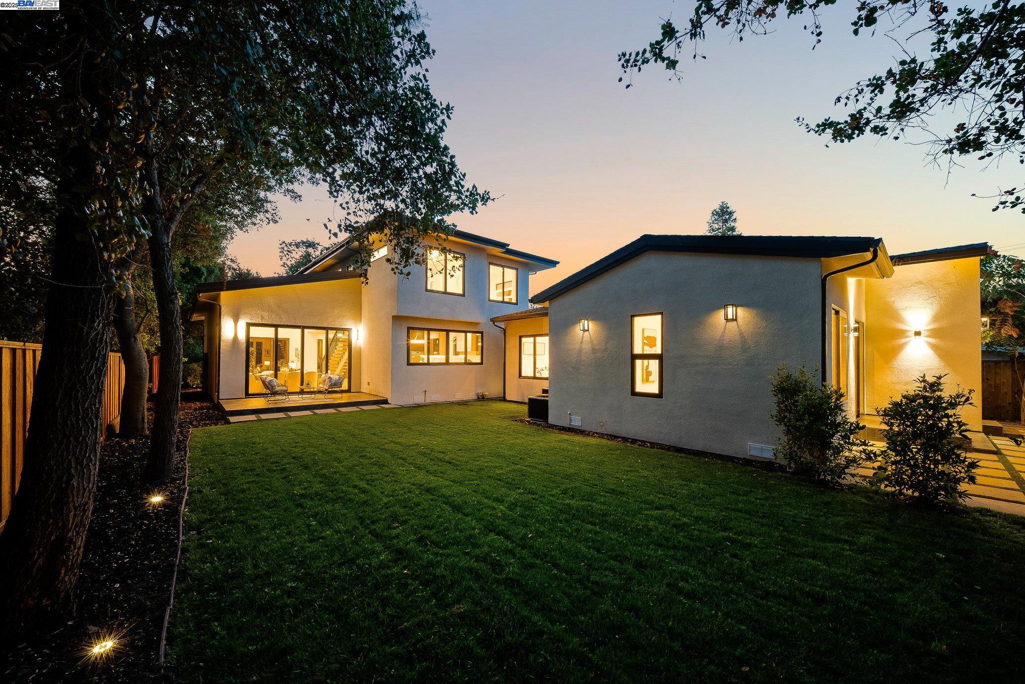 Detail Gallery Image 4 of 60 For 923 Shauna, Palo Alto,  CA 94306 - 6 Beds | 5/1 Baths