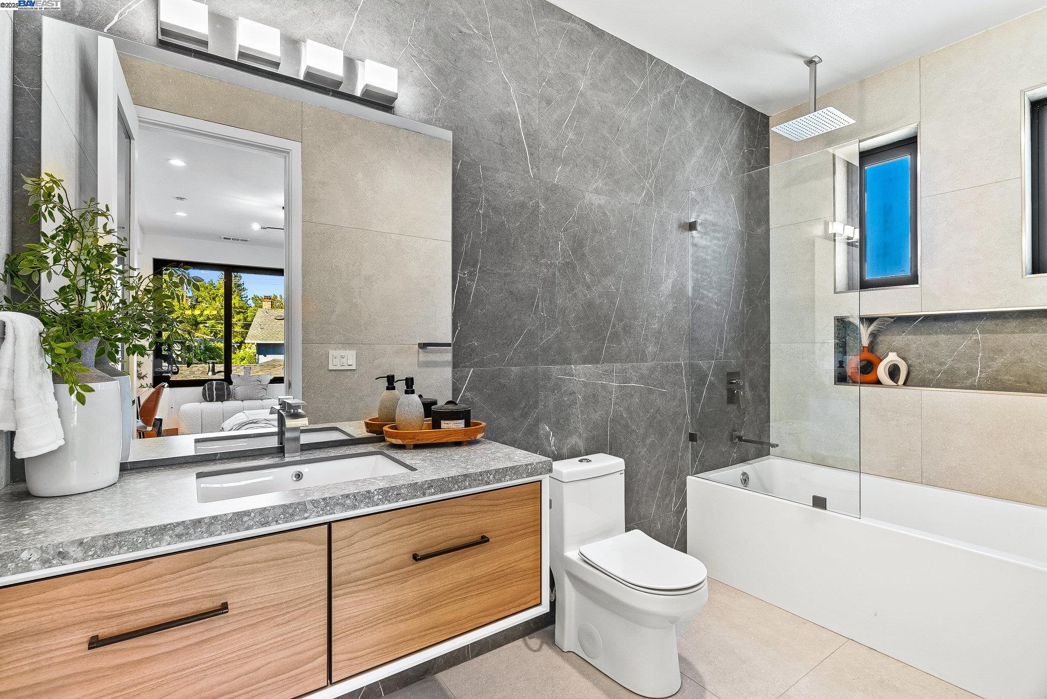 Detail Gallery Image 32 of 60 For 923 Shauna, Palo Alto,  CA 94306 - 6 Beds | 5/1 Baths