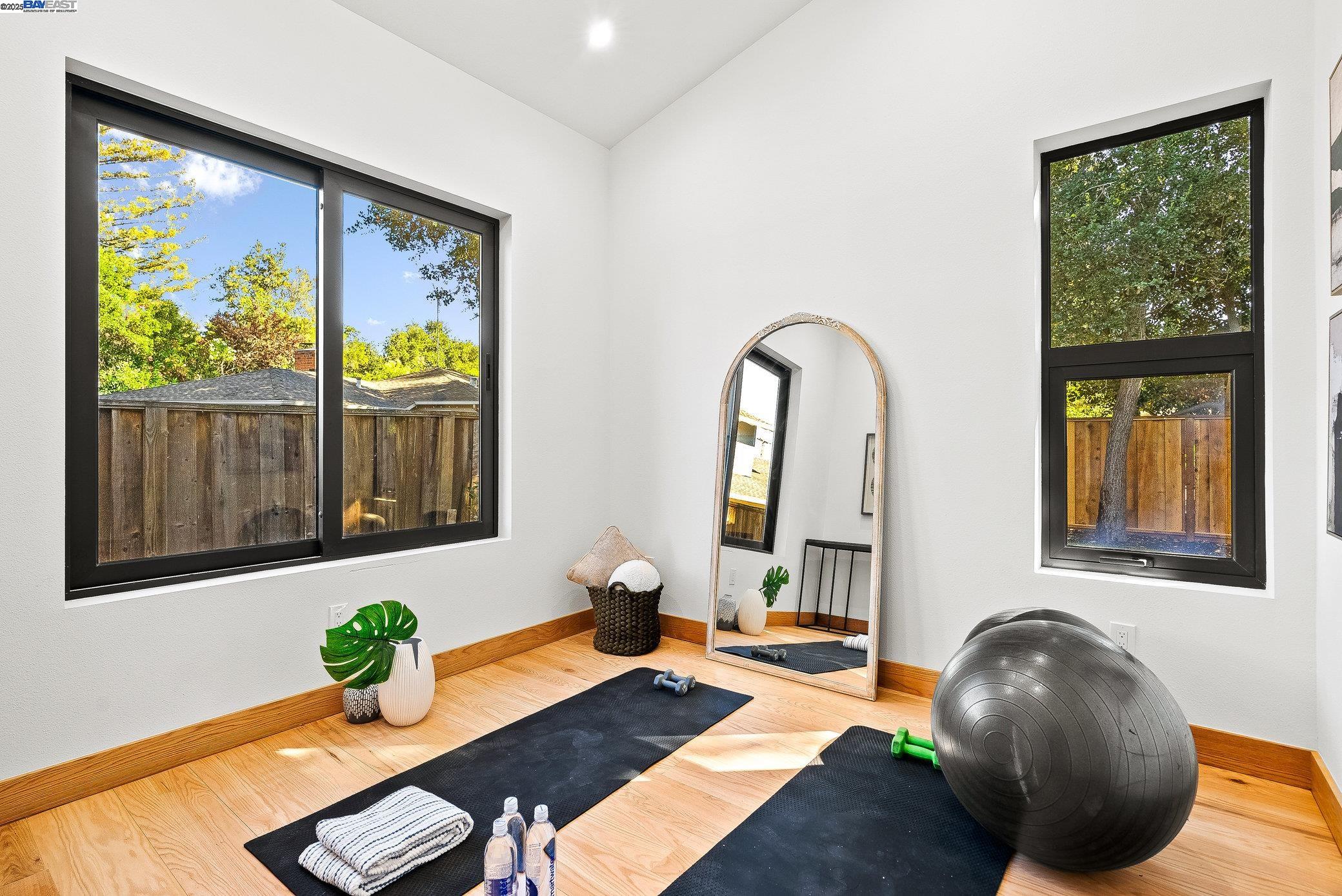 Detail Gallery Image 39 of 60 For 923 Shauna, Palo Alto,  CA 94306 - 6 Beds | 5/1 Baths