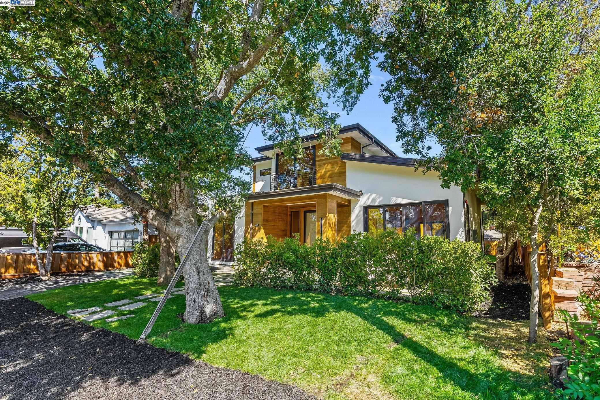 Detail Gallery Image 51 of 60 For 923 Shauna, Palo Alto,  CA 94306 - 6 Beds | 5/1 Baths