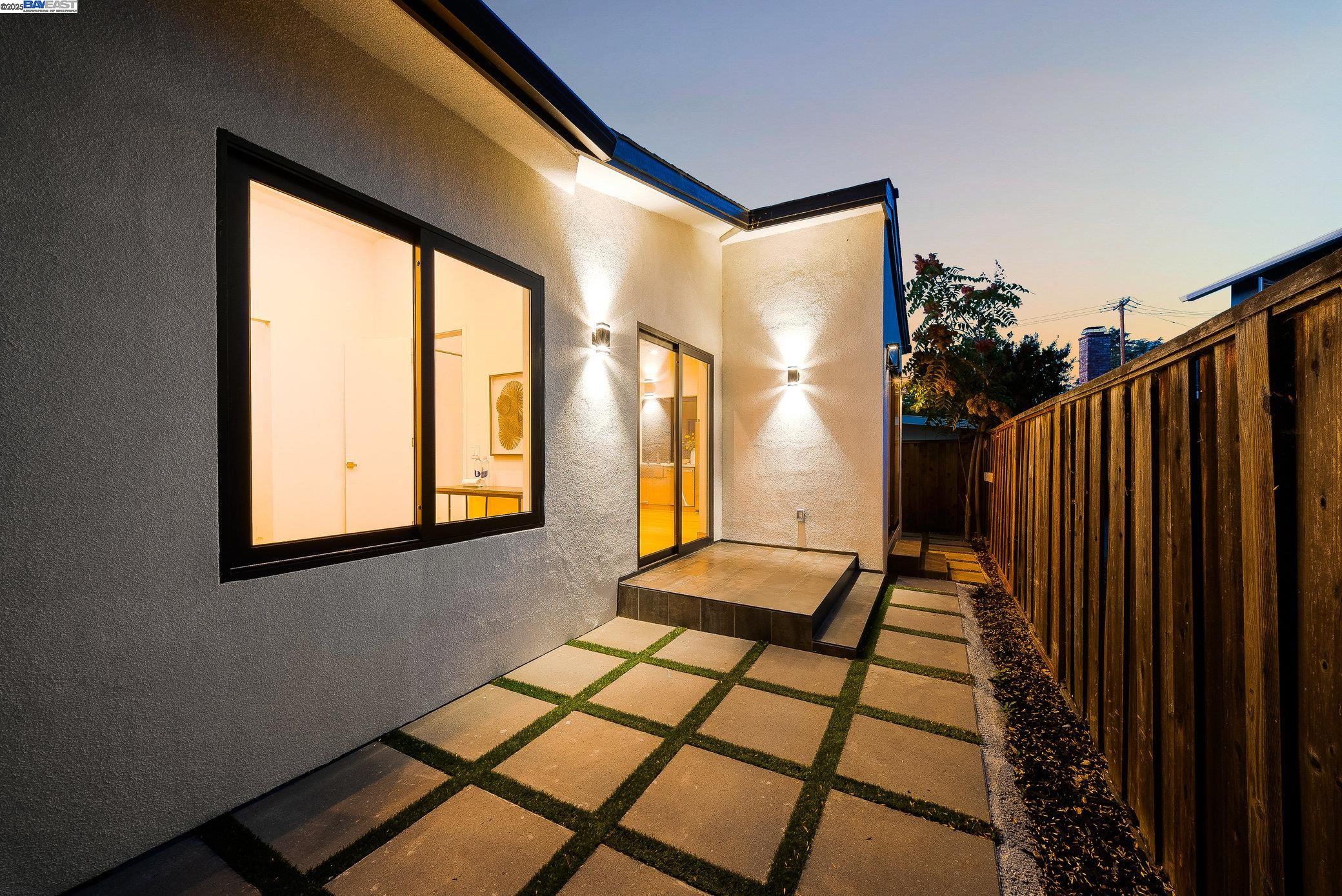 Detail Gallery Image 54 of 60 For 923 Shauna, Palo Alto,  CA 94306 - 6 Beds | 5/1 Baths