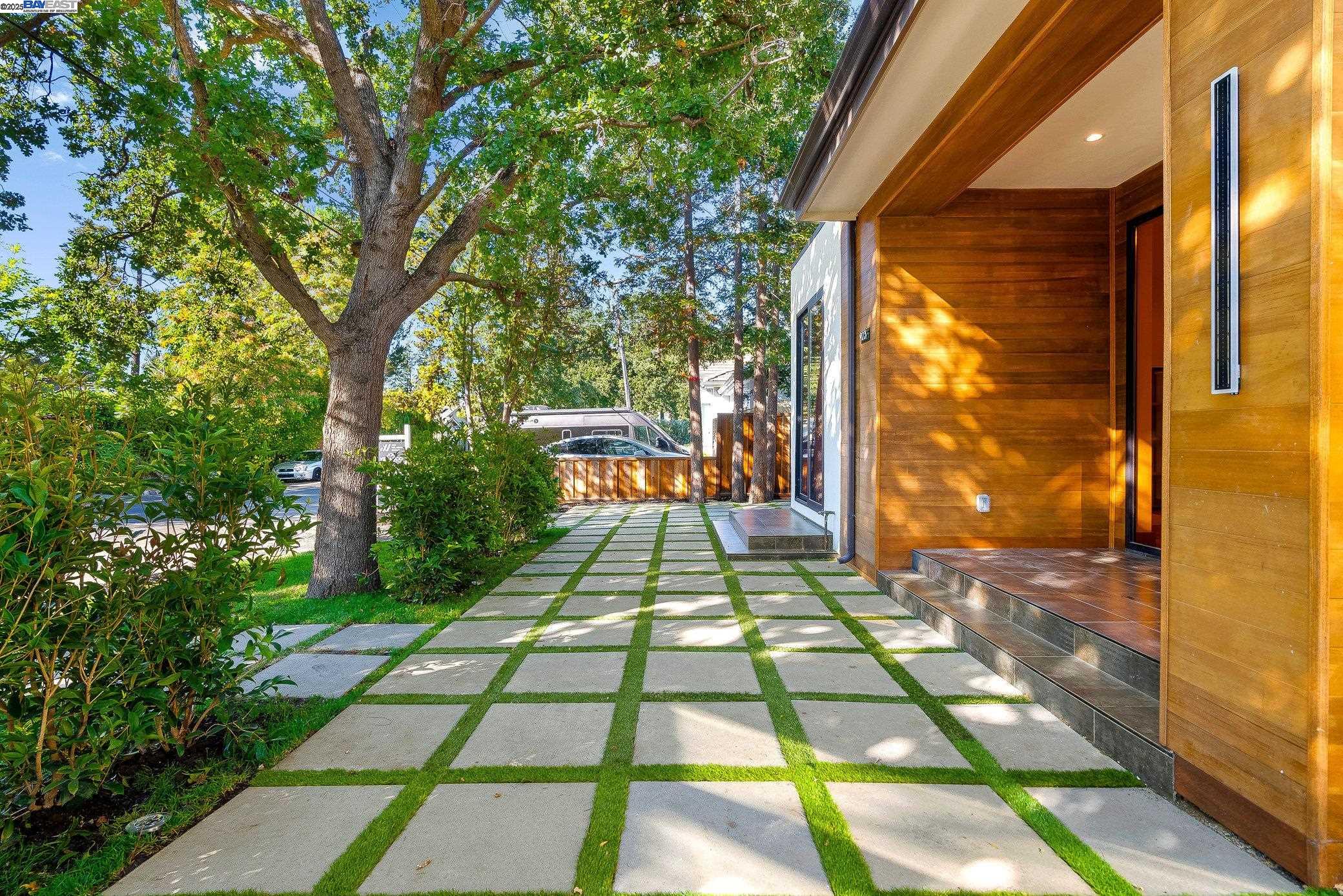 Detail Gallery Image 8 of 60 For 923 Shauna, Palo Alto,  CA 94306 - 6 Beds | 5/1 Baths