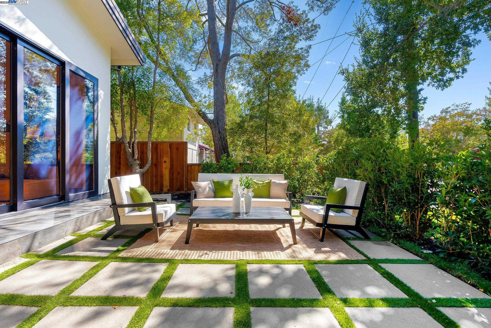 Detail Gallery Image 9 of 60 For 923 Shauna, Palo Alto,  CA 94306 - 6 Beds | 5/1 Baths