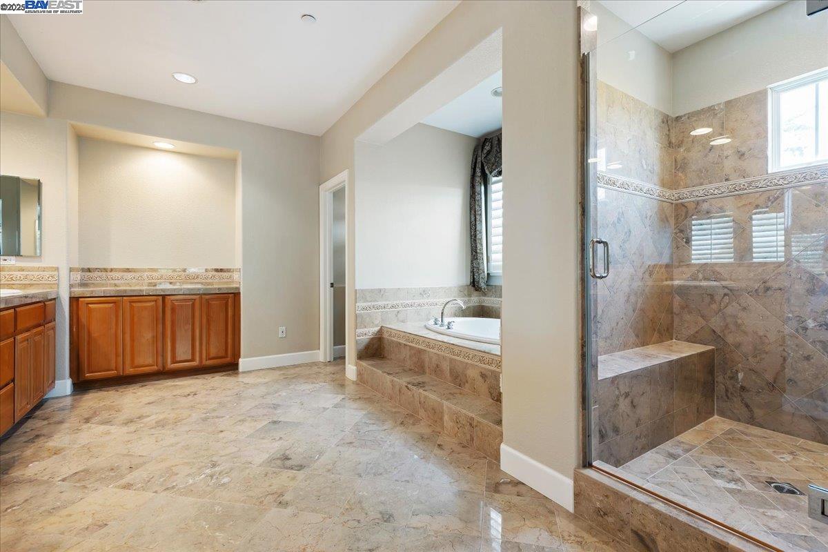Detail Gallery Image 27 of 53 For 2597 Ancona Cir, Livermore,  CA 94550 - 6 Beds | 4/1 Baths