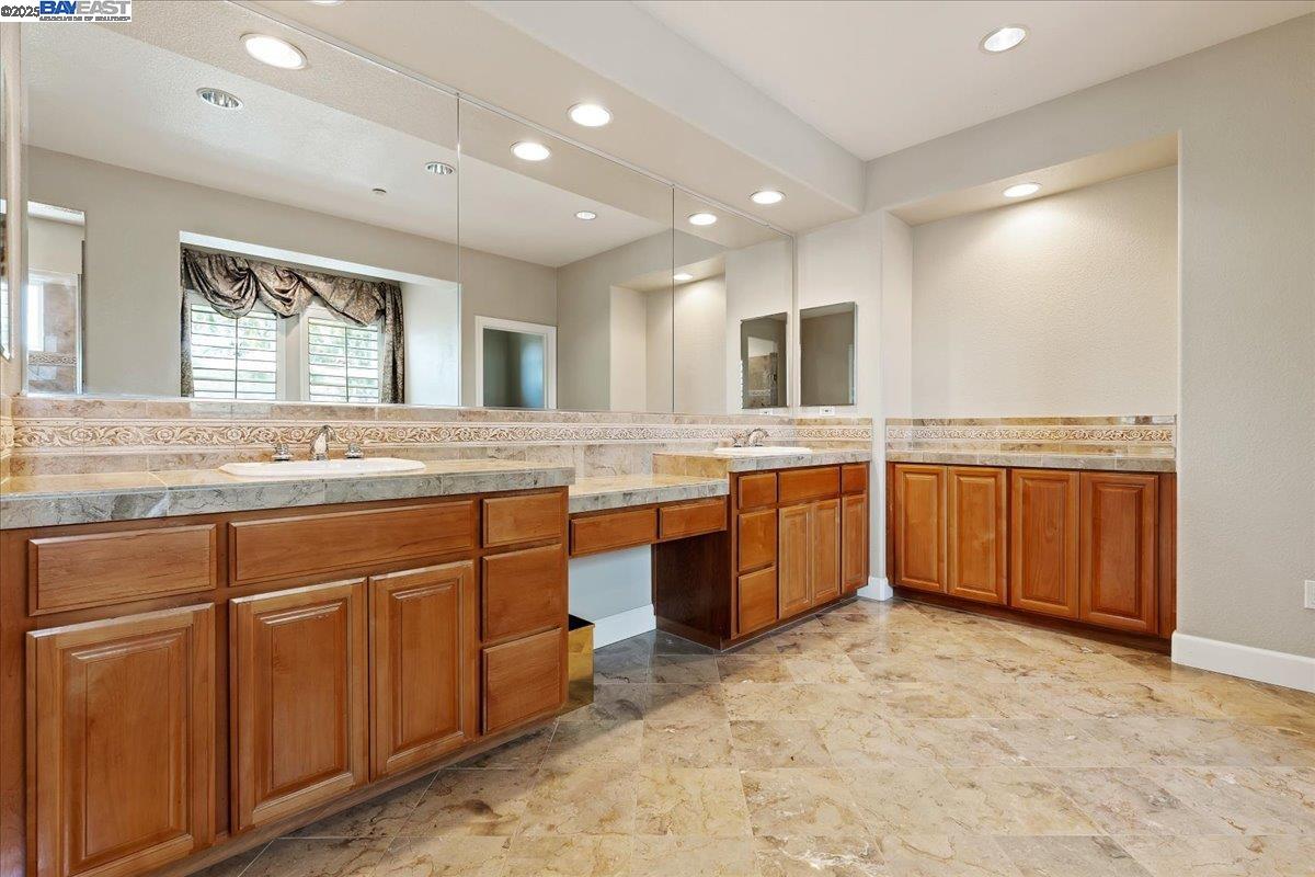 Detail Gallery Image 29 of 53 For 2597 Ancona Cir, Livermore,  CA 94550 - 6 Beds | 4/1 Baths